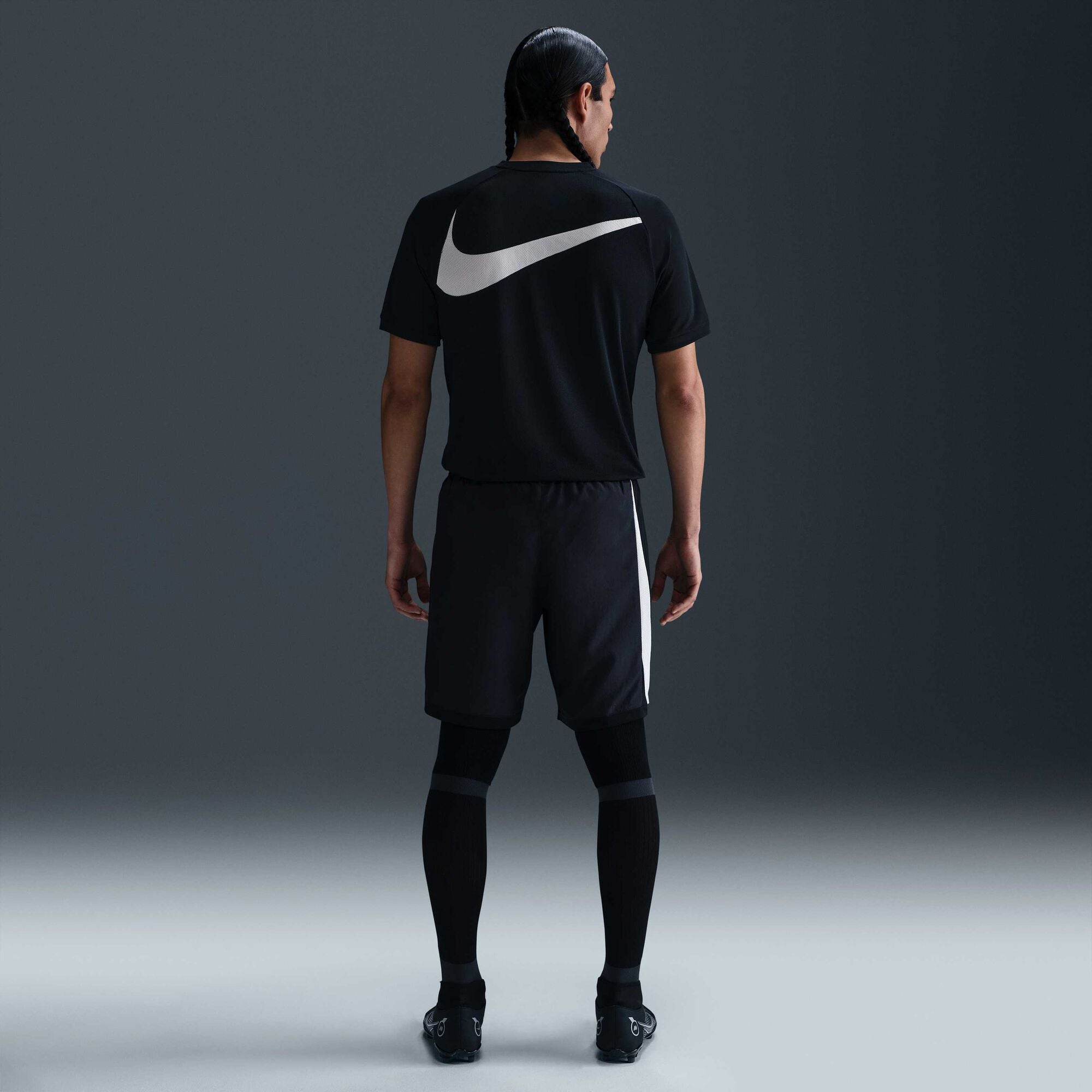 Мъжки къс панталон Nike Academy Dri-FIT Football Shorts - HJ4247-010 модел отзад