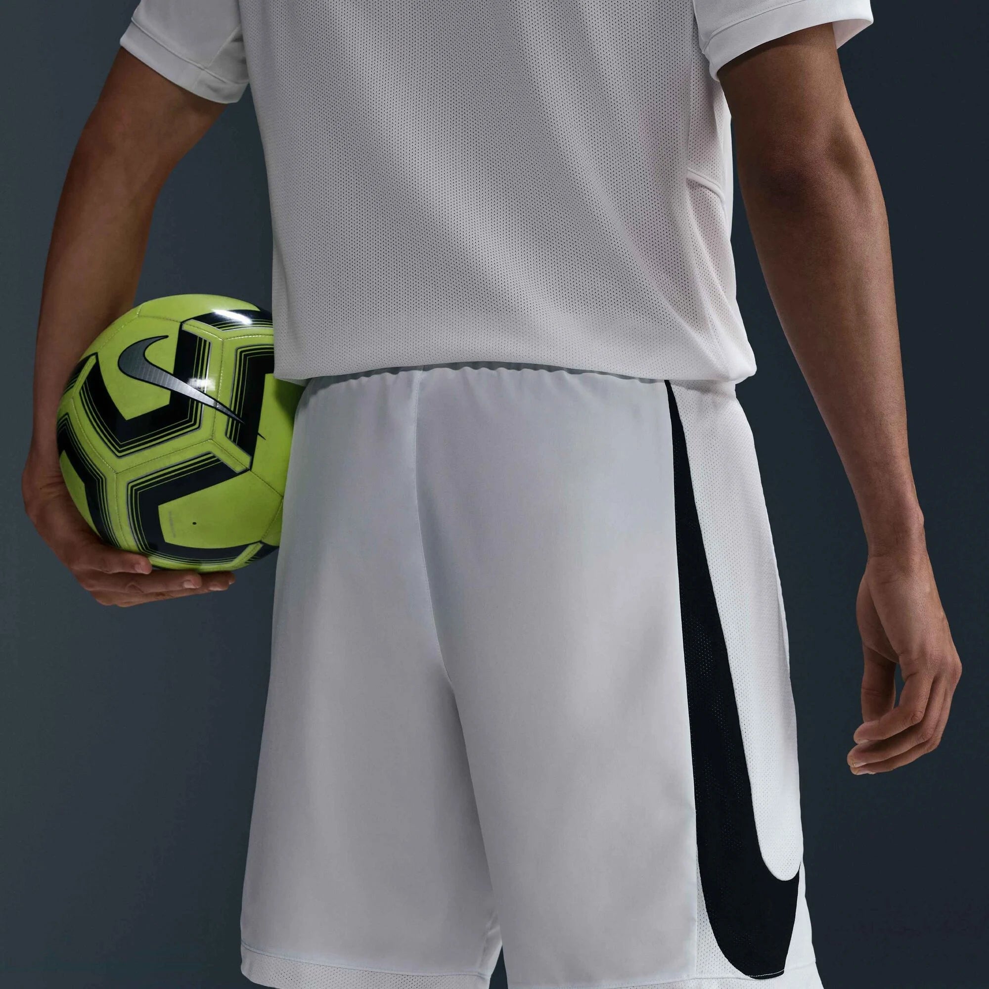 Мъжки къс панталон Nike Academy Dri-FIT Football Shorts - HJ4247-121 изглед отзад
