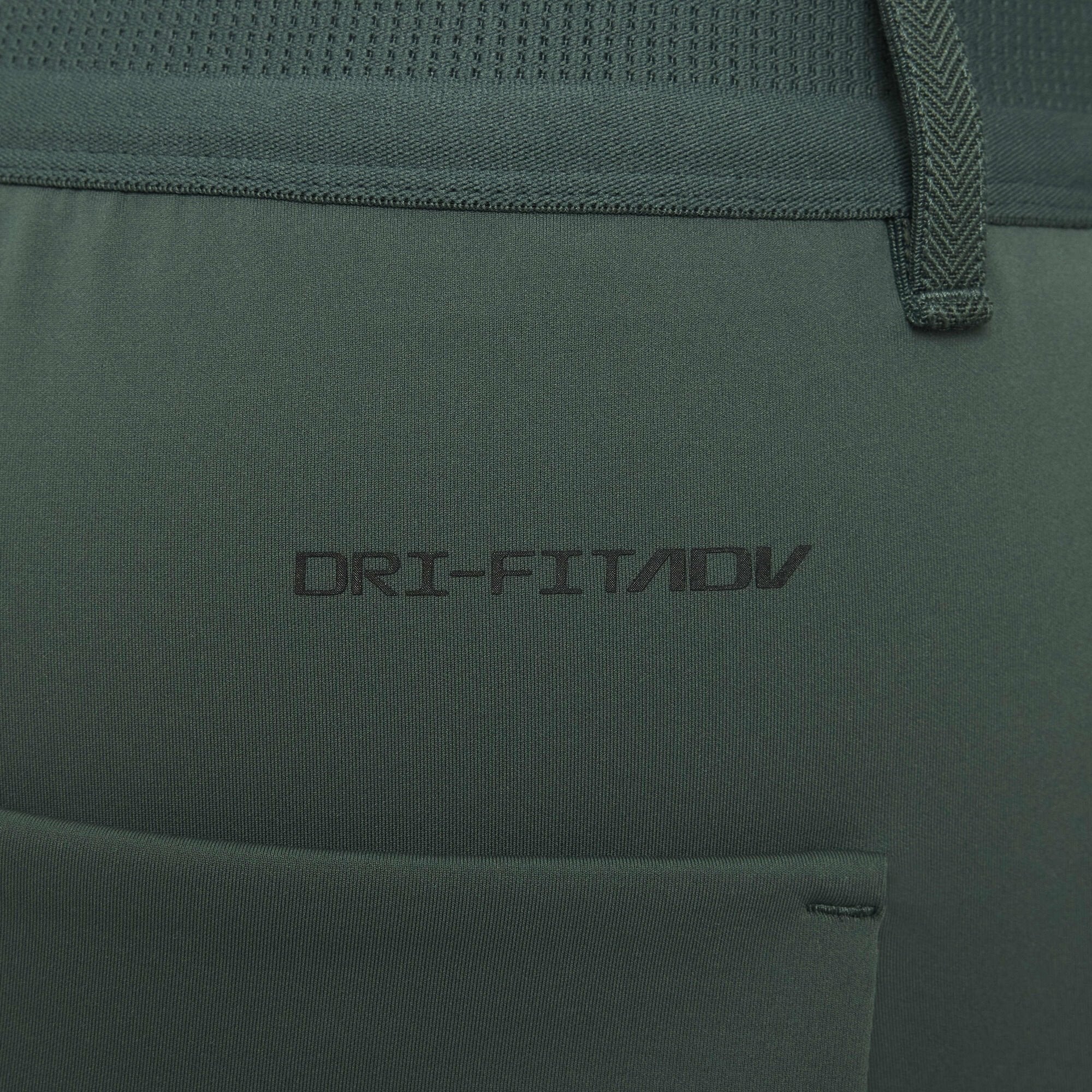 Мъжки къс панталон Nike APS Dri-FIT ADV Versatile Shorts - FV8698-338 детайл Dri-FIT ADV