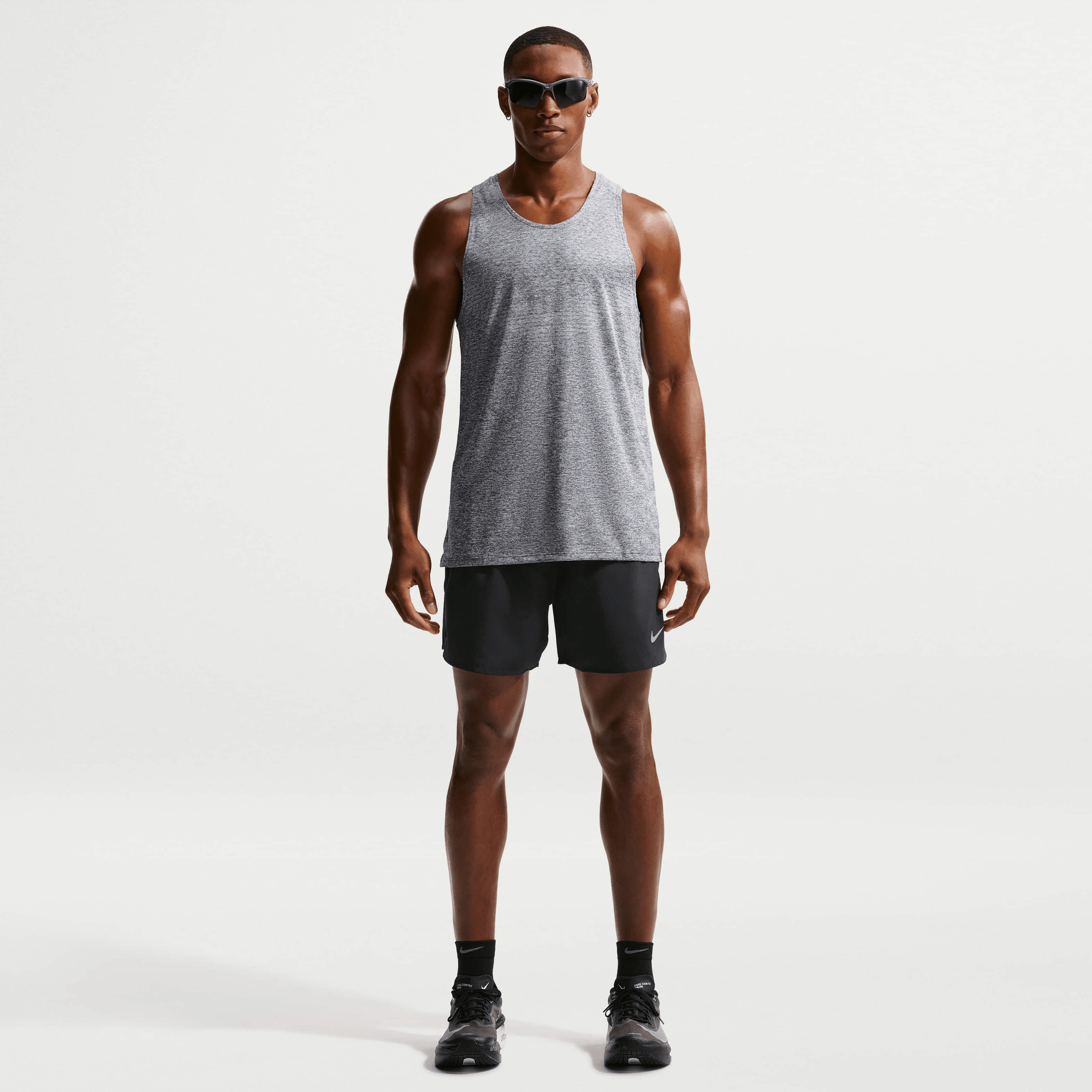 Мъжки къс панталон Nike Challenger Dri-FIT - DV9363-010 модел отпред