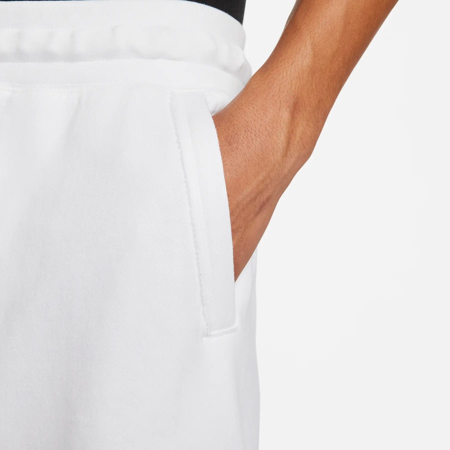 Мъжки къс панталон Nike Club Alumni French Terry Shorts - DX0502-100 детайл джоб
