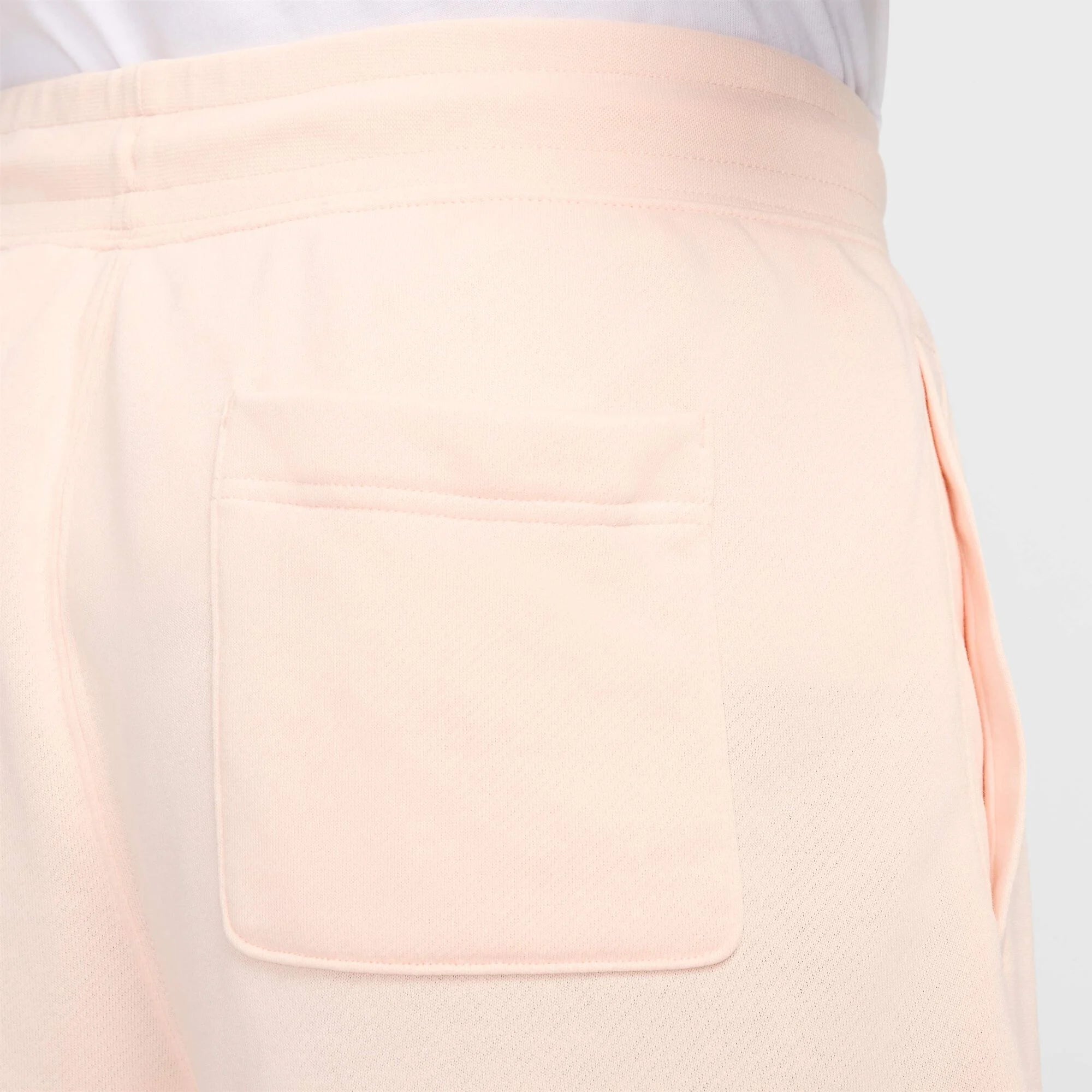 Мъжки къс панталон Nike Club Men's French Terry Alumni Shorts - FQ4950-664 детайл джоб отзад