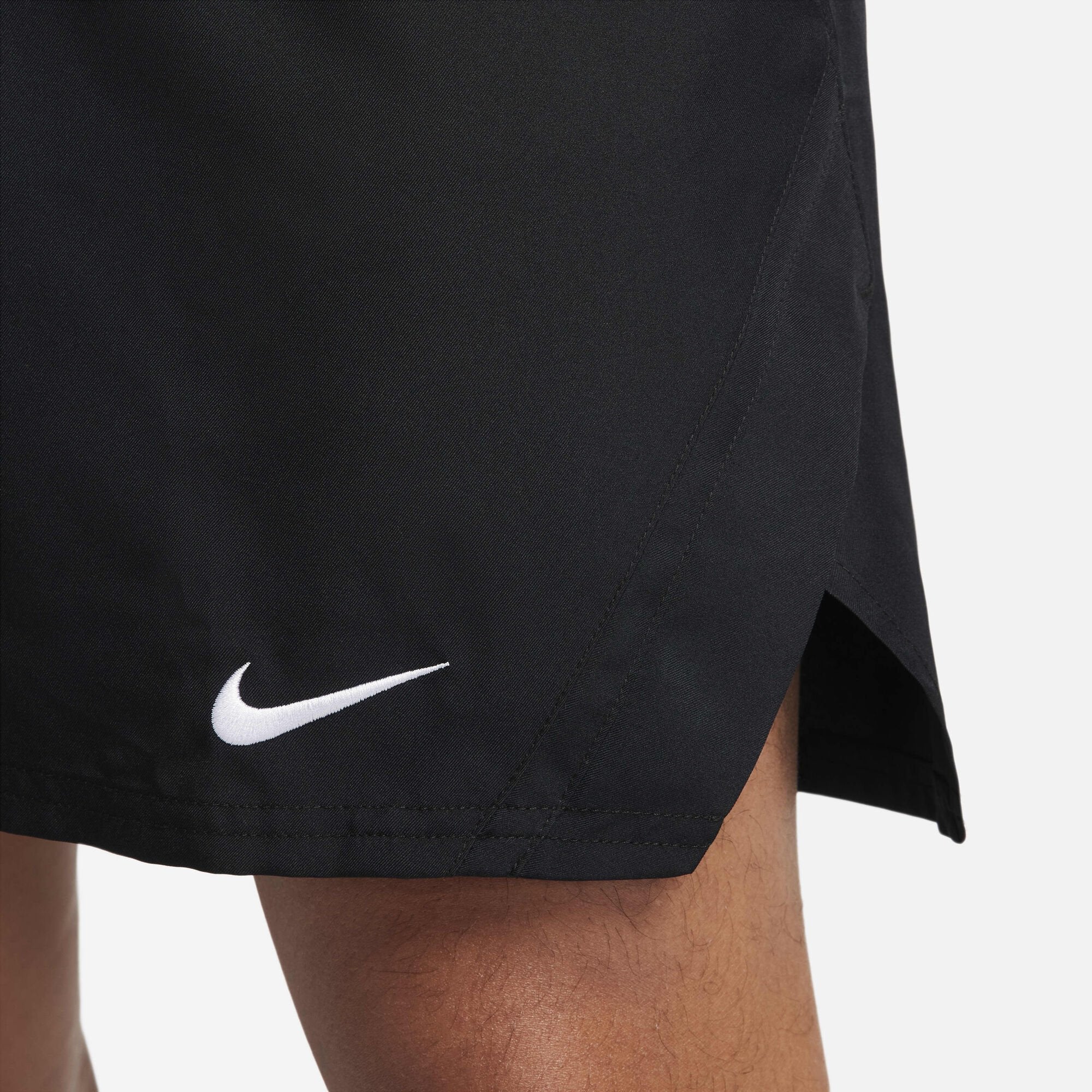 Мъжки къс панталон Nike Court Victory Dri-FIT Tennis Shorts - FD5380-010 детайл лого