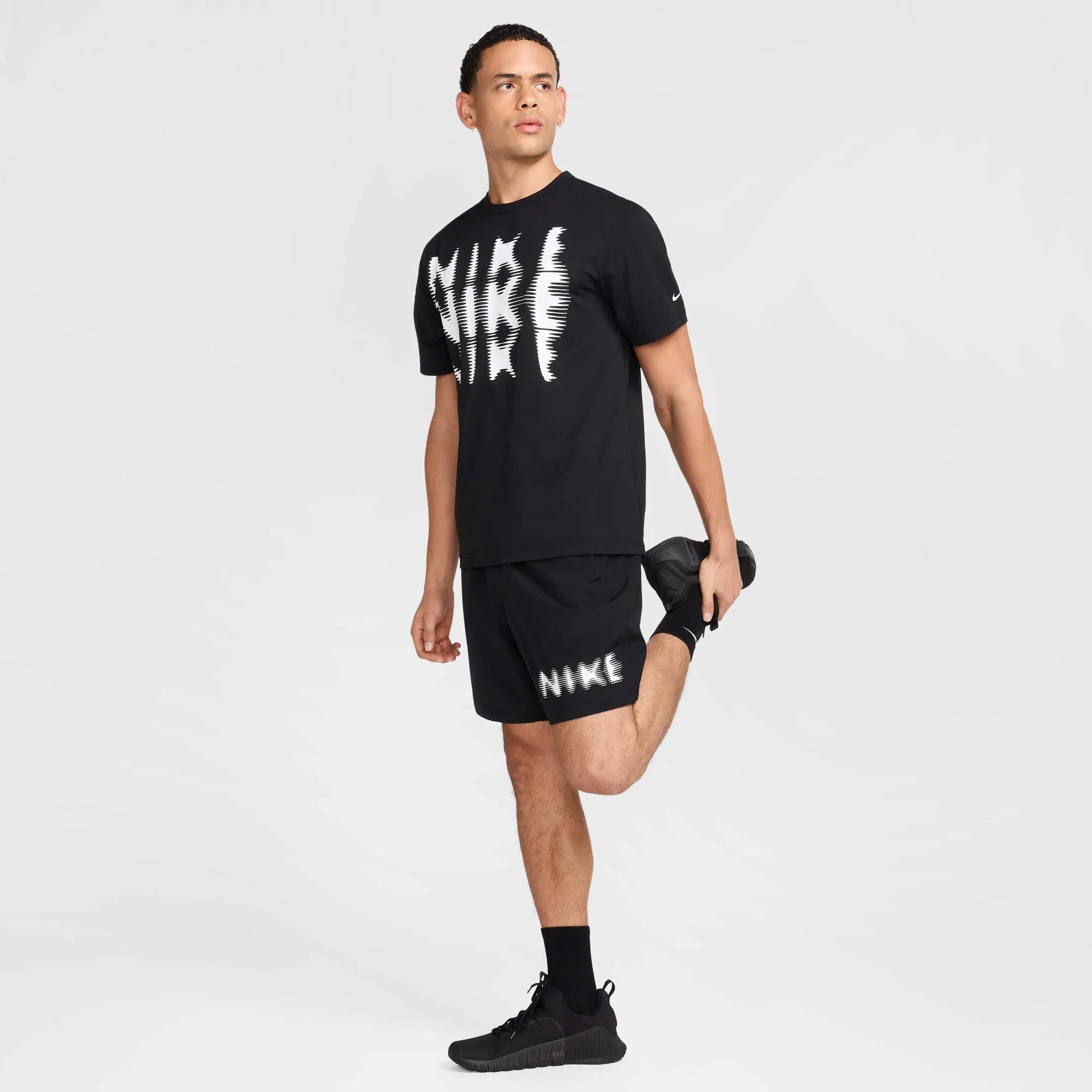 Мъжки къс панталон Nike Form Dri-FIT 18cm Unlined Versatile Shorts - HJ3105-010 модел отпред