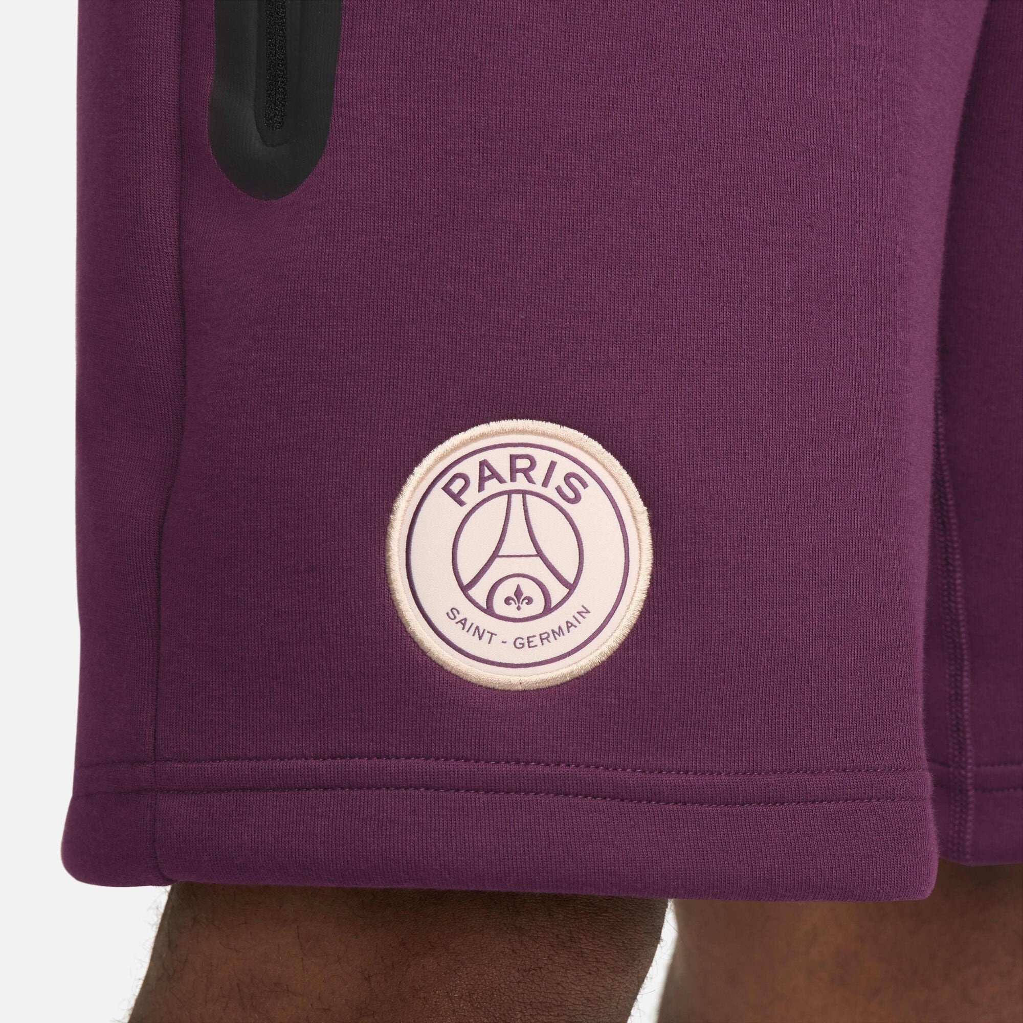Мъжки къс панталон Nike PSG Tech Fleece Shorts - FN8481-610 лого PSG