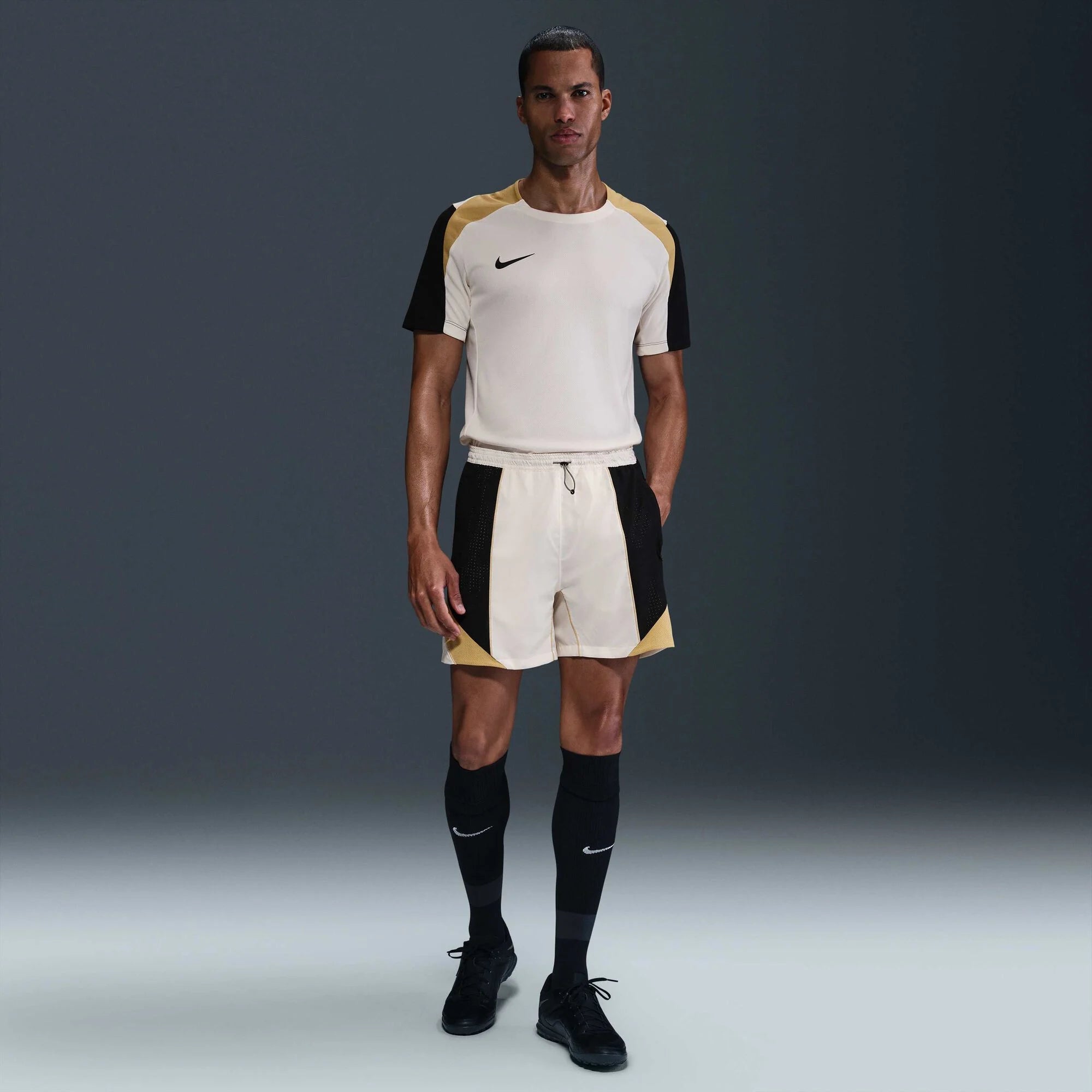 Мъжки къс панталон Nike Strike+ Dri-FIT Football Shorts - HJ4191-110 модел отпред
