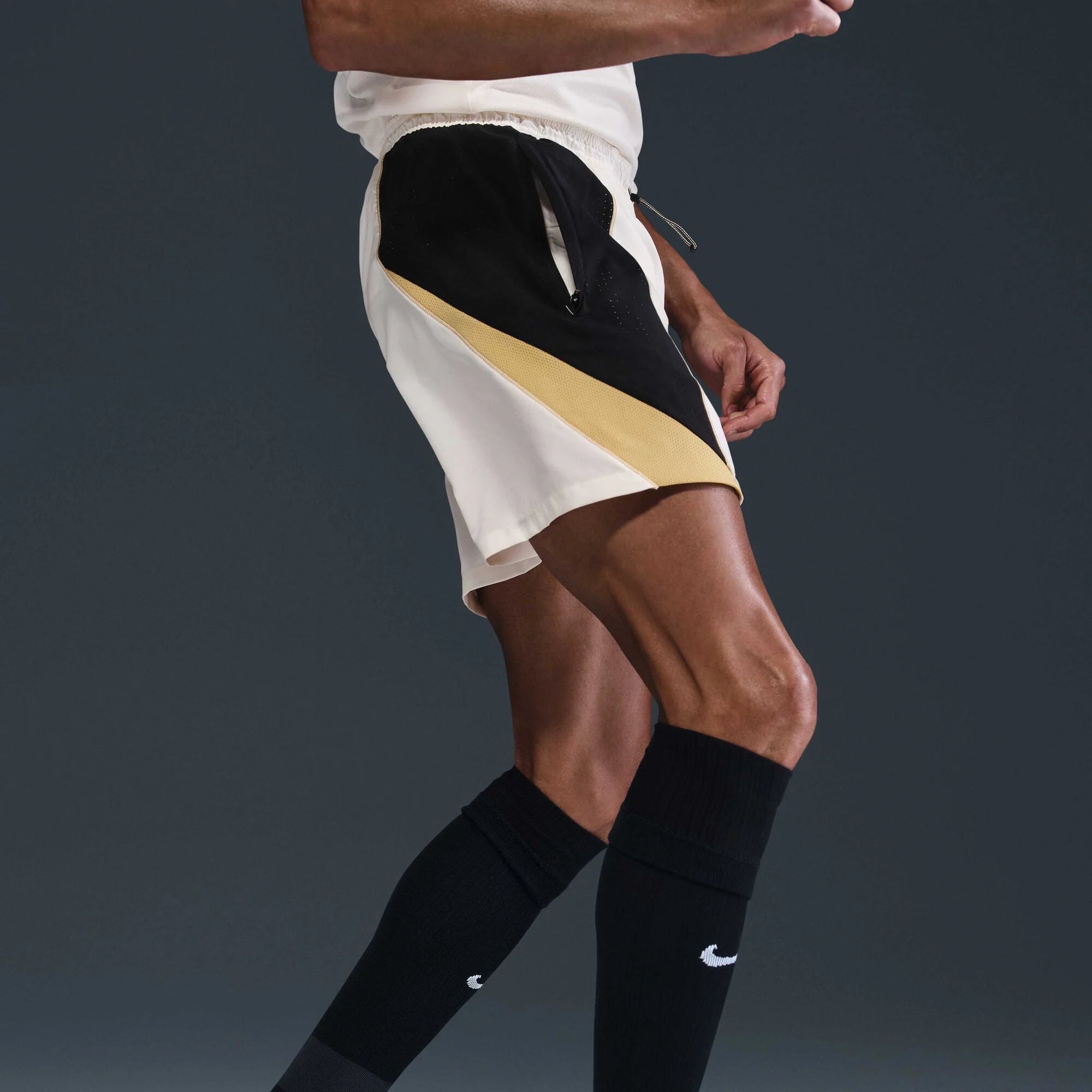 Мъжки къс панталон Nike Strike+ Dri-FIT Football Shorts - HJ4191-110 изглед отстрани