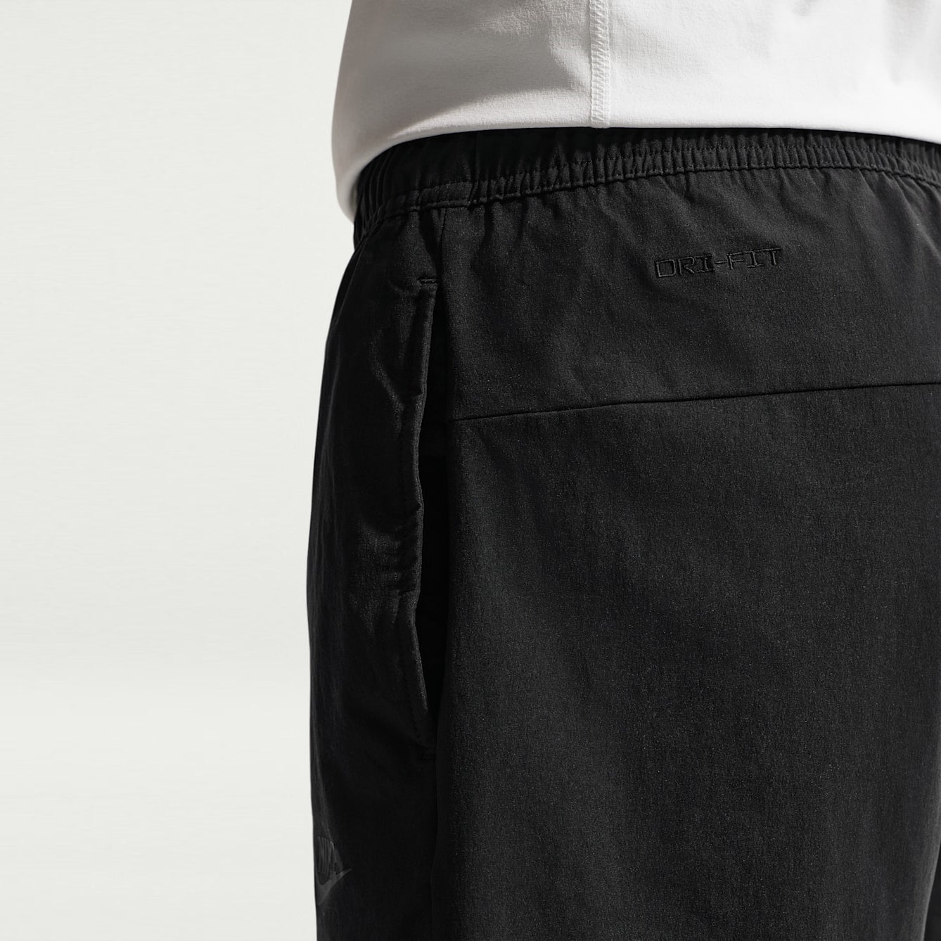 Мъжки къс панталон Nike Tech Woven Shorts - HQ0470-010 Dri-FIT детайл