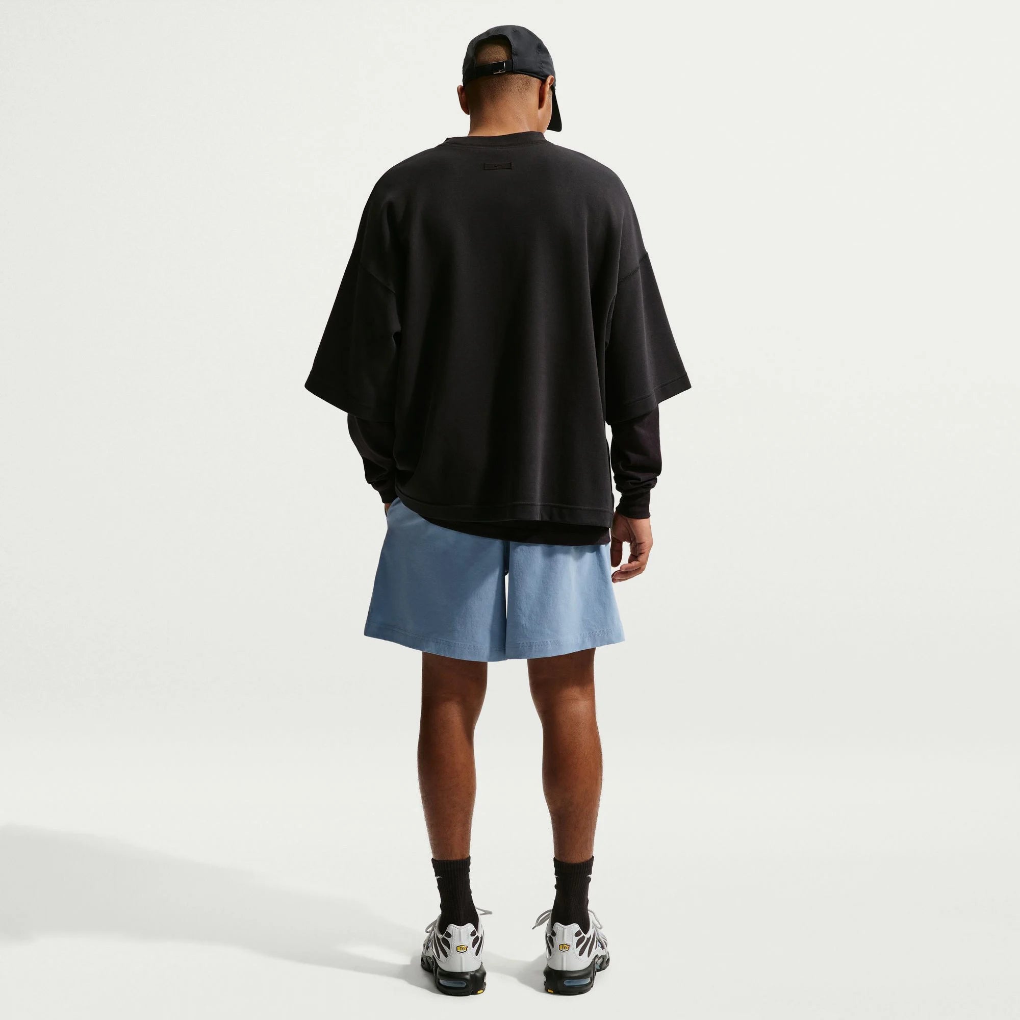 Мъжки къс панталон Nike Tech Woven Shorts HQ0470-486 модел отзад