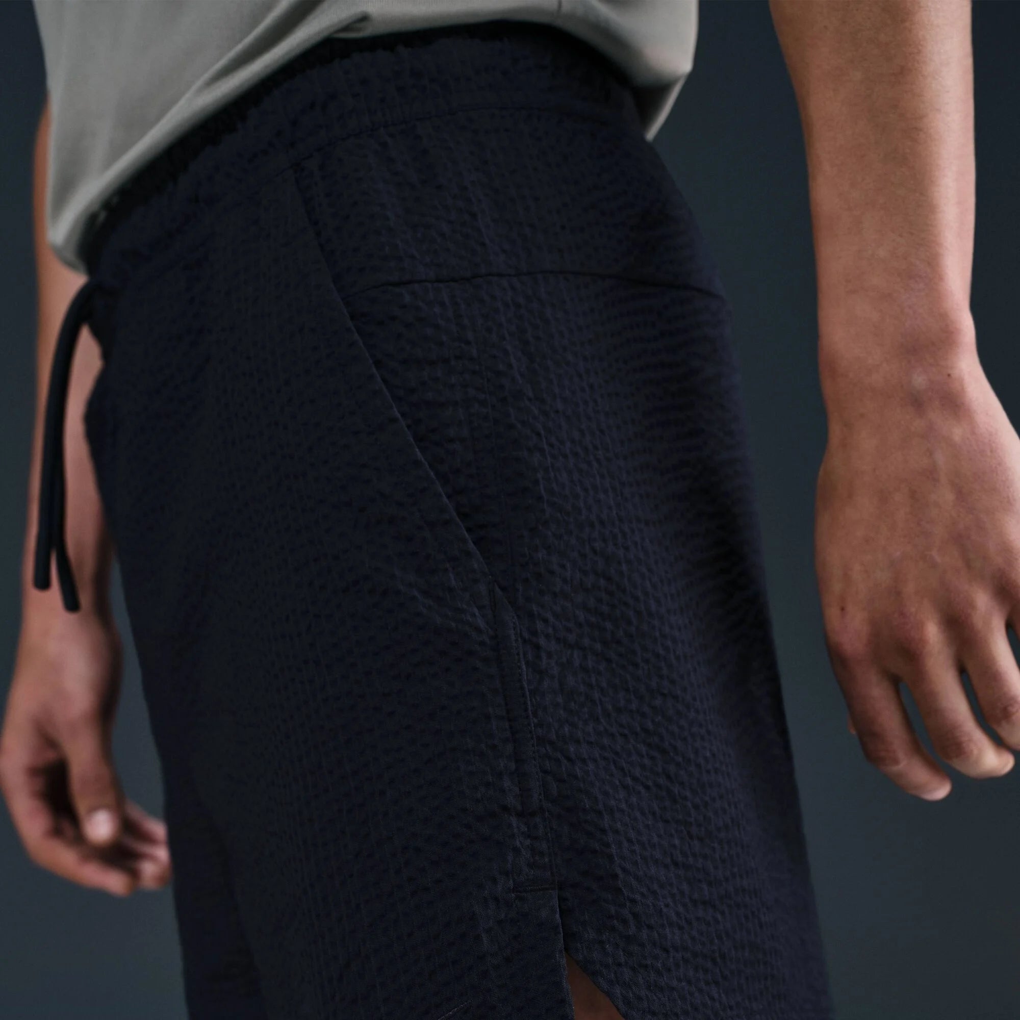 Мъжки къс панталон Nike Unlimited Dri-FIT Unlined Seersucker Versatile Shorts - HJ4091-010 детайл джоб
