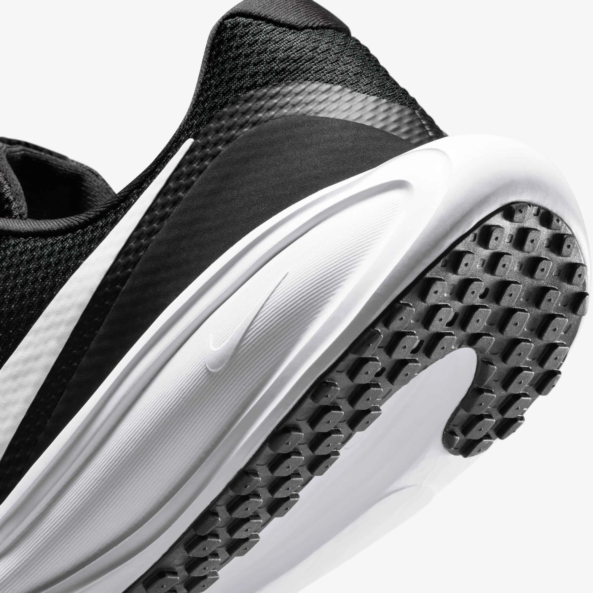 Мъжки маратонки Nike Revolution 8 HJ9198-003 детайл отзад