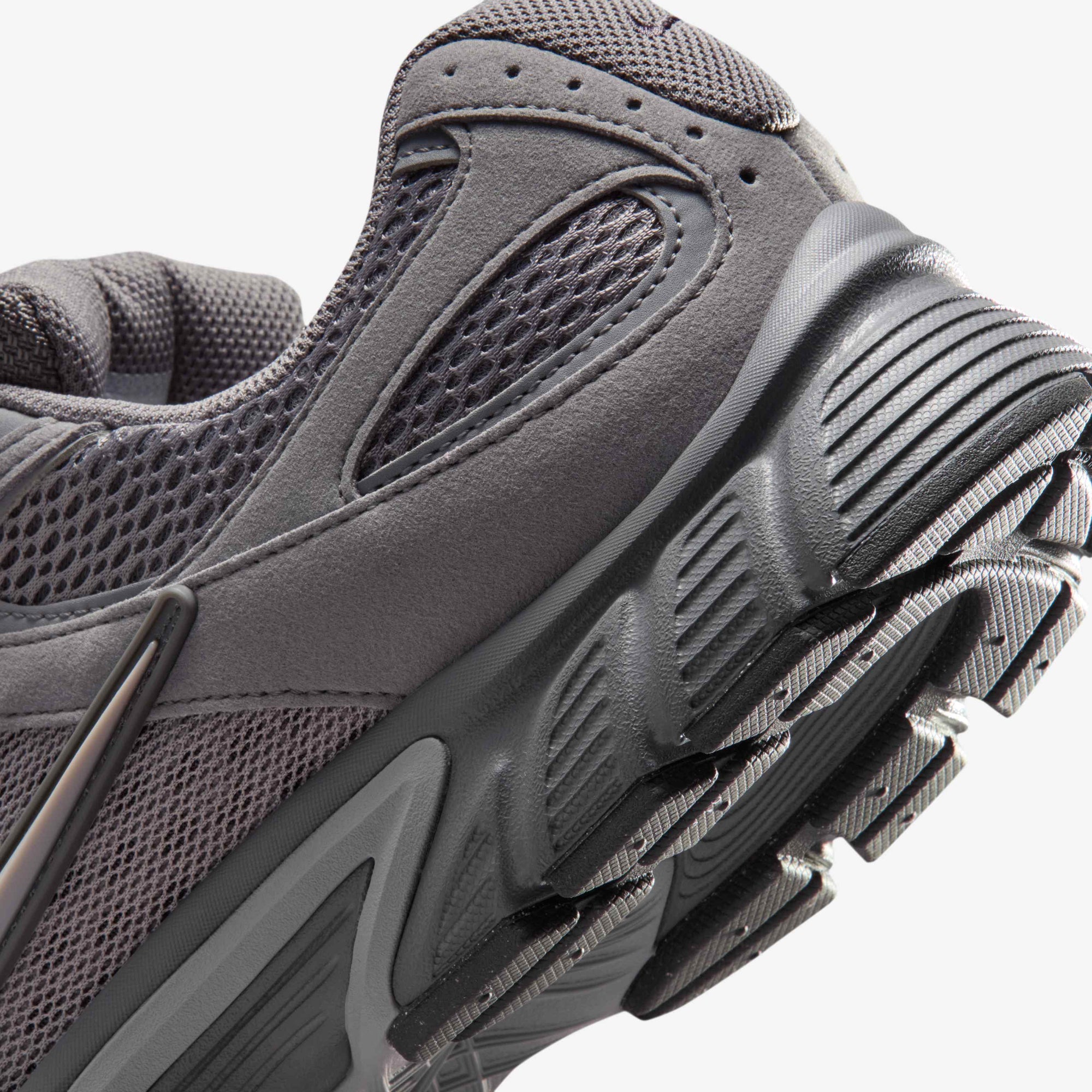 Мъжки маратонки Nike V5 RNR II6292-006 задна част детайл