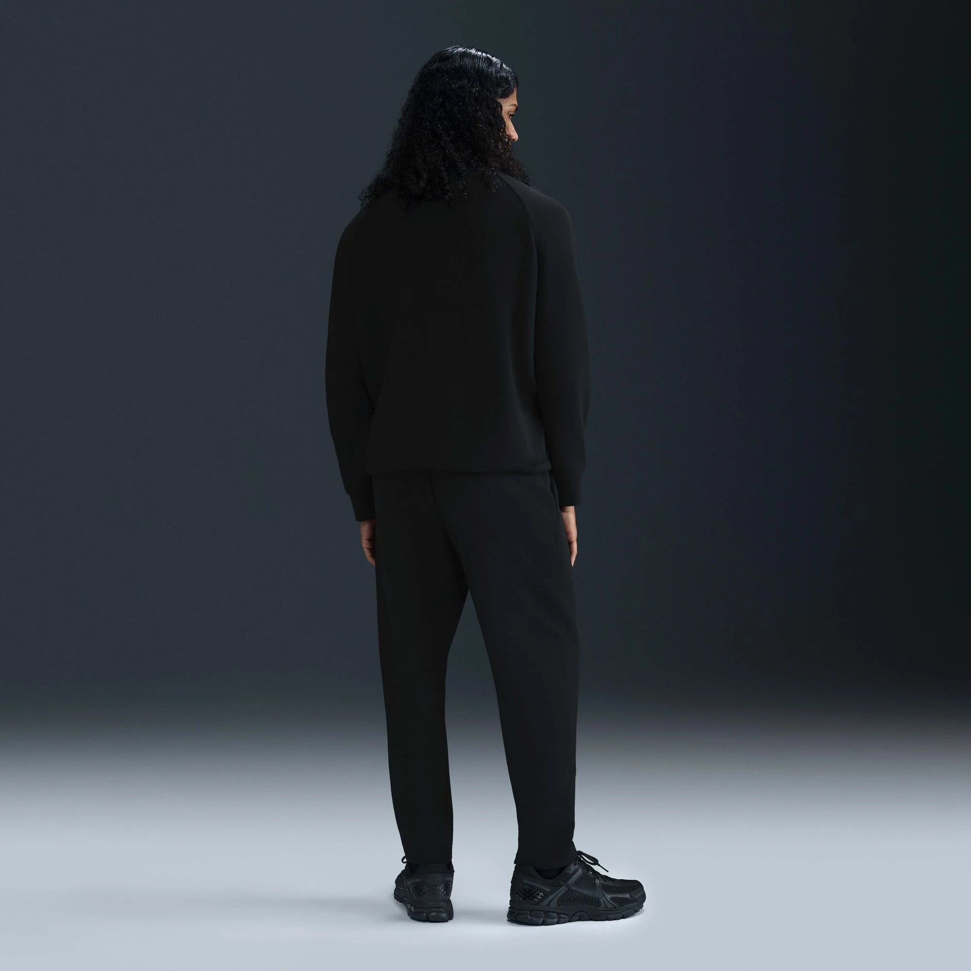 Мъжки панталон Nike 24.7 ImpossiblySoft Dri-FIT Trousers HQ6970-010 манекен отзад