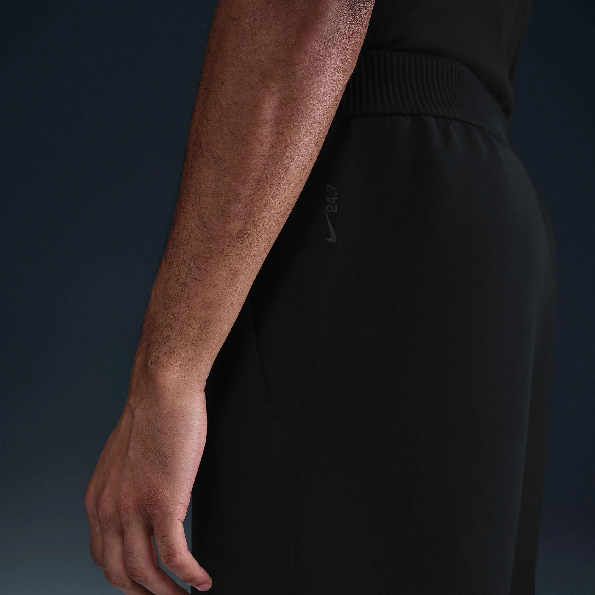 Мъжки панталон Nike 24.7 ImpossiblySoft Dri-FIT Trousers HQ6970-010 страничен детайл с лого