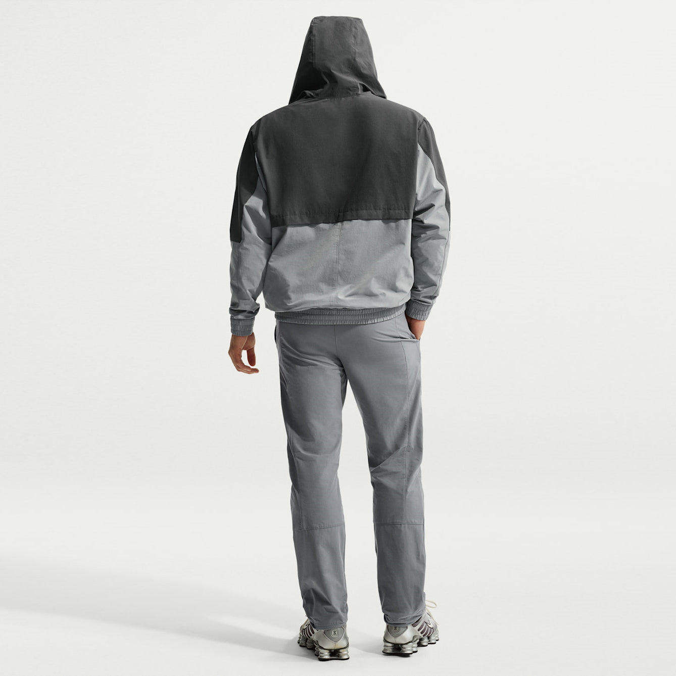 Мъжки панталон Nike Sportswear Air Max Woven Cargo Trousers IO1059-065 модел отзад