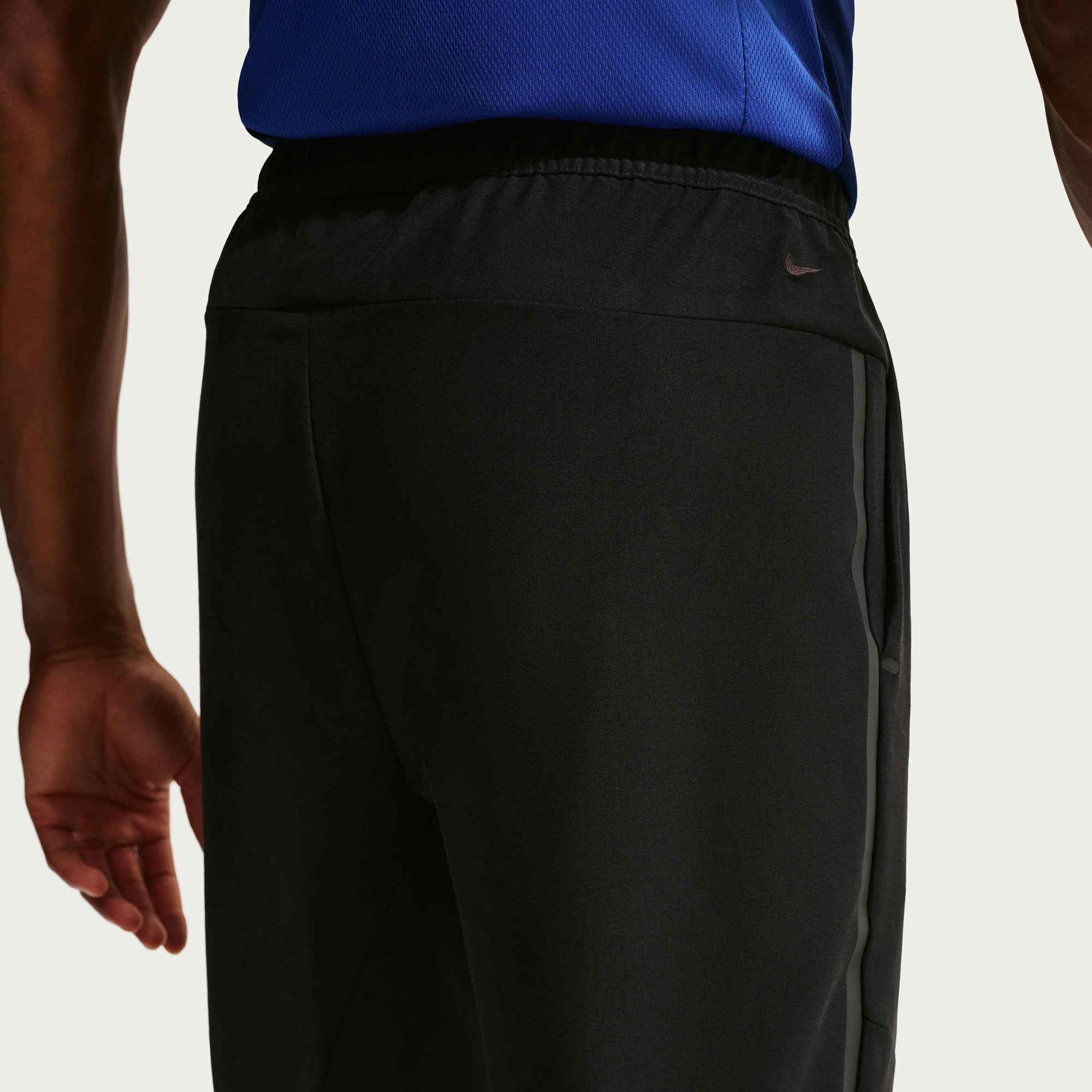 Мъжки панталон Nike Tech Dri-FIT Shori Knit Pants IF1404-010 отзад