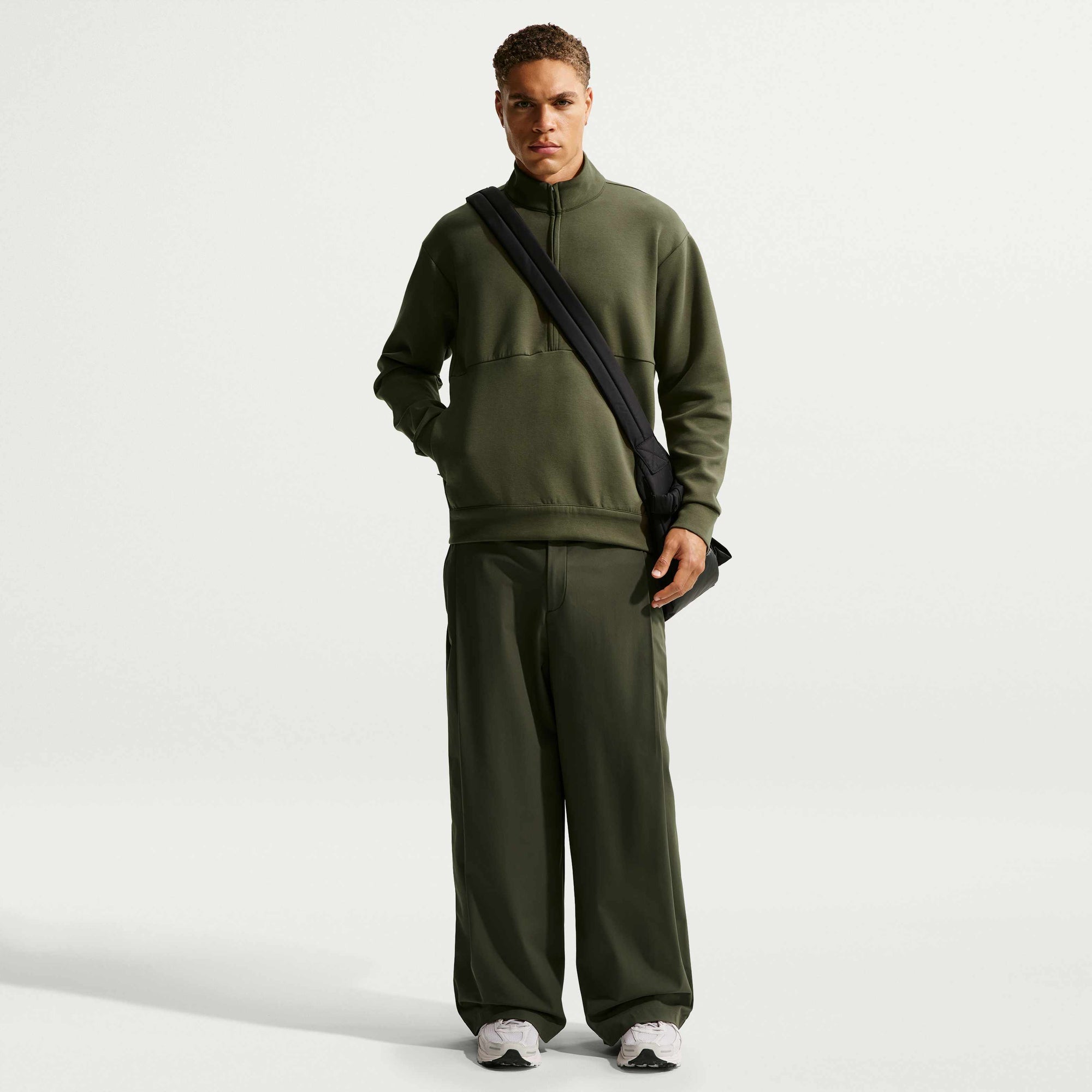 Мъжки суитшърт Nike 24.7 ImpossiblySoft Dri-FIT 1/2-Zip Top HQ6953-325 модел отпред