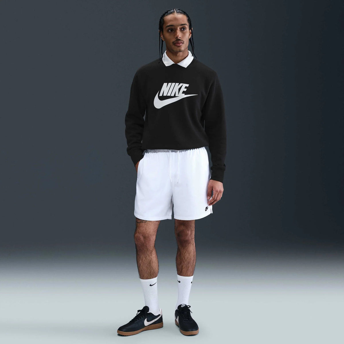 Мъжки суитшърт Nike Sportswear Club Graphic Fleece Crew-Neck Sweatshirt - FN3890-010 модел отпред