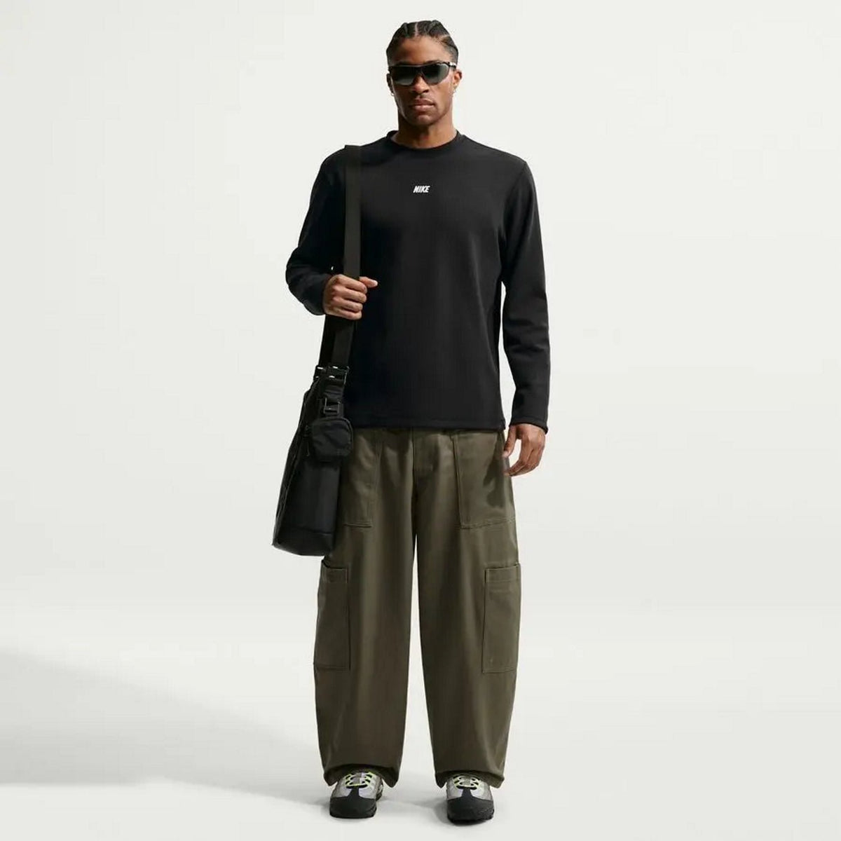 Мъжки суитшърт Nike Club Varsity Crew - IU0792-010 модел отпред