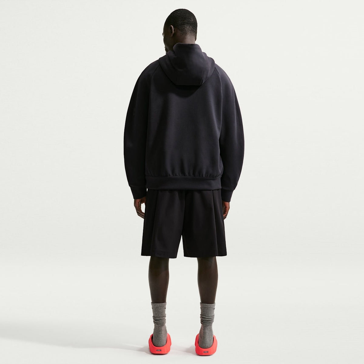 Мъжко худи Nike 24.7 ImpossiblySoft Dri-FIT Pullover Hoodie - IR8807-010 модел отзад