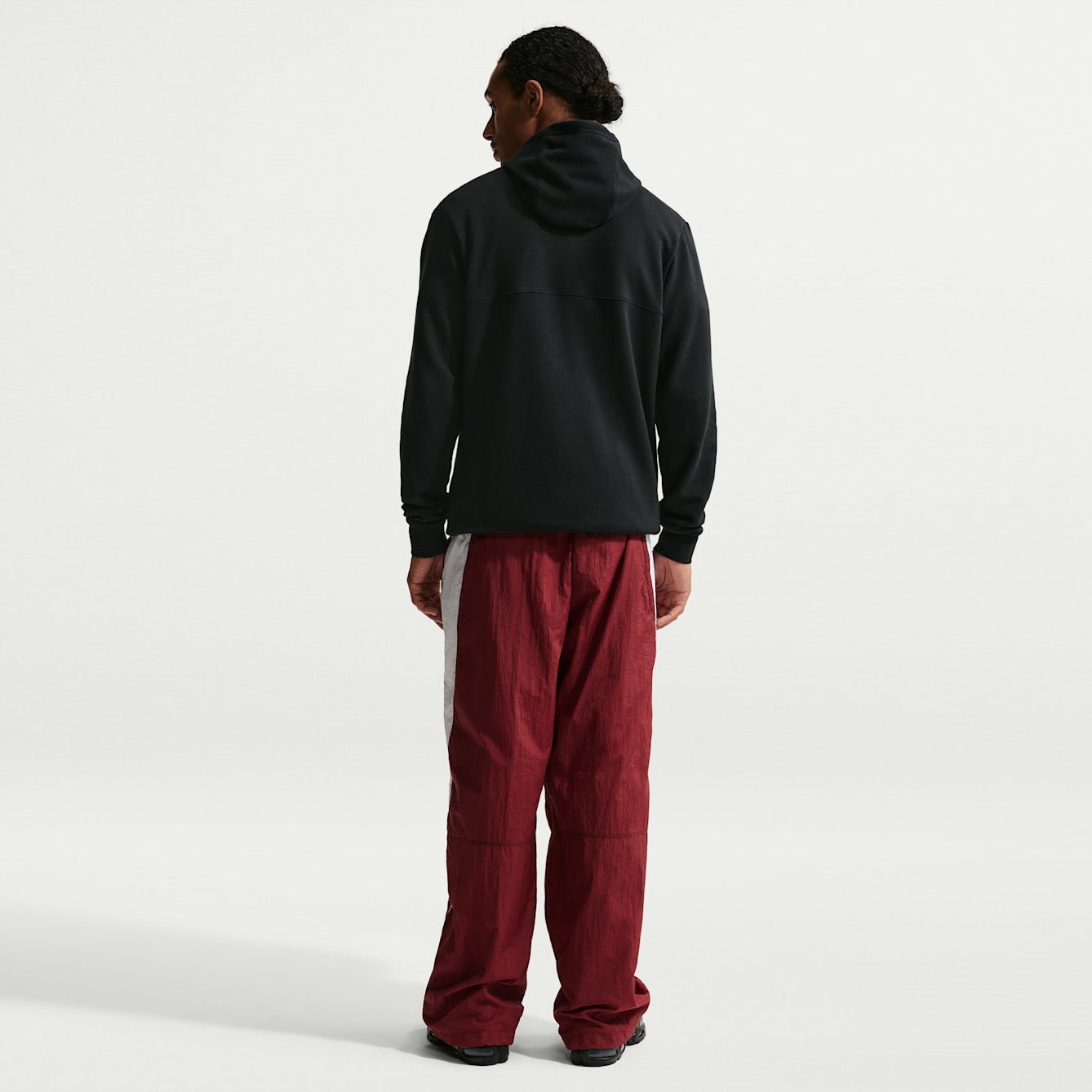 Мъжко худи Nike Sportswear Air Max Fleece Hoodie - IO1062-010 модел отзад