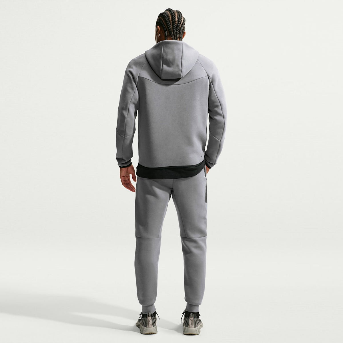Мъжко худи Nike Tech Fleece Windrunner Full-Zip Hoodie - HV0949-085 модел отзад
