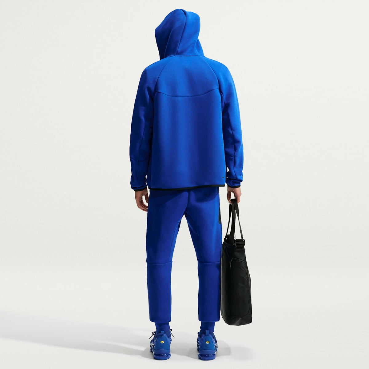 Мъжко худи Nike Tech Fleece Windrunner Full-Zip Hoodie - HV0949-417 модел отзад