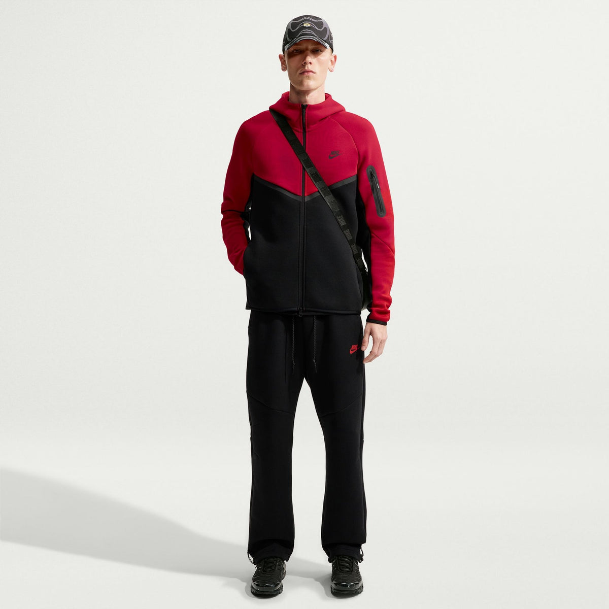 Мъжко худи Nike Tech Fleece Windrunner Full-Zip Hoodie - HV0949-608 модел отпред