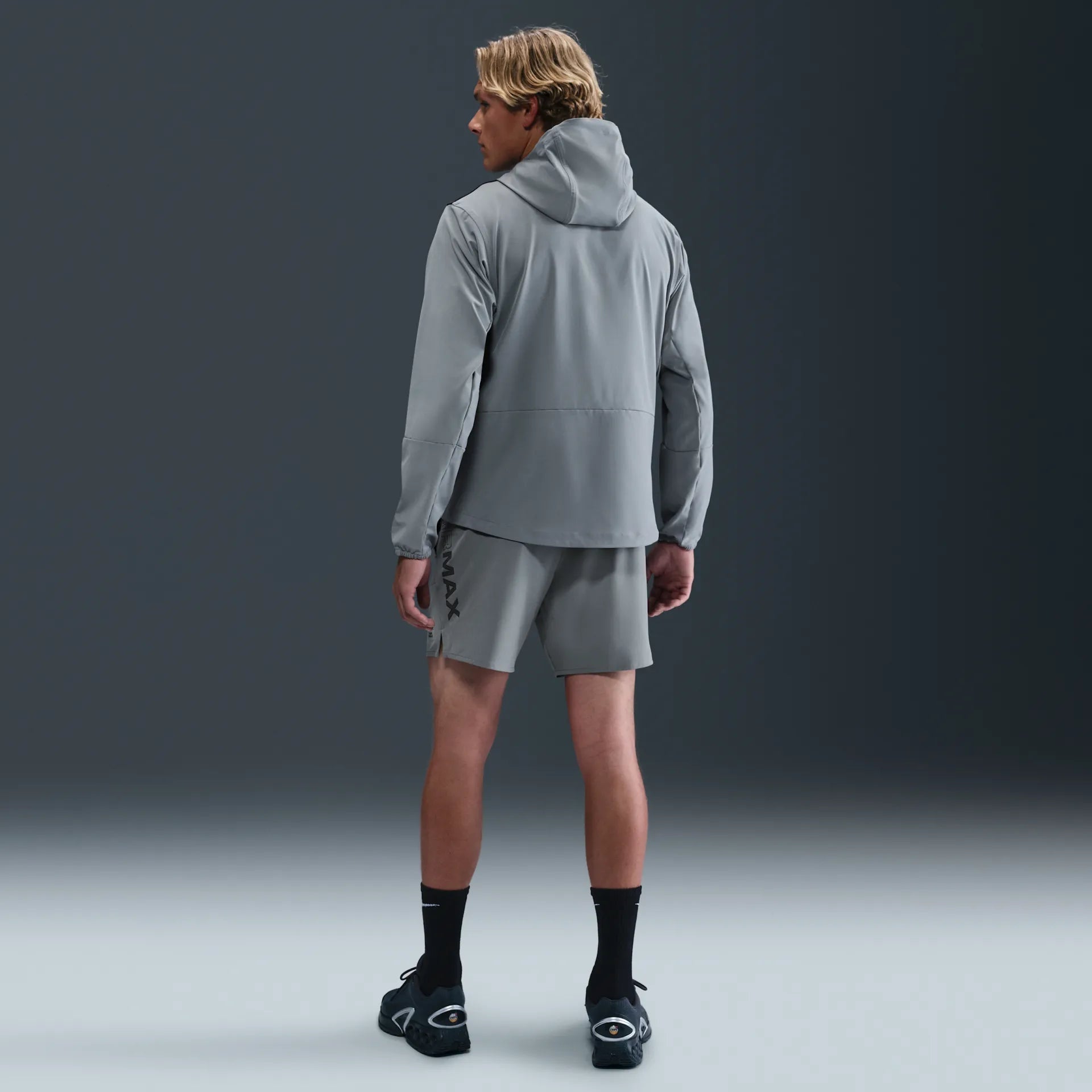 Мъжко яке Nike Air Max Woven Jacket - IF0384-065 модел отзад