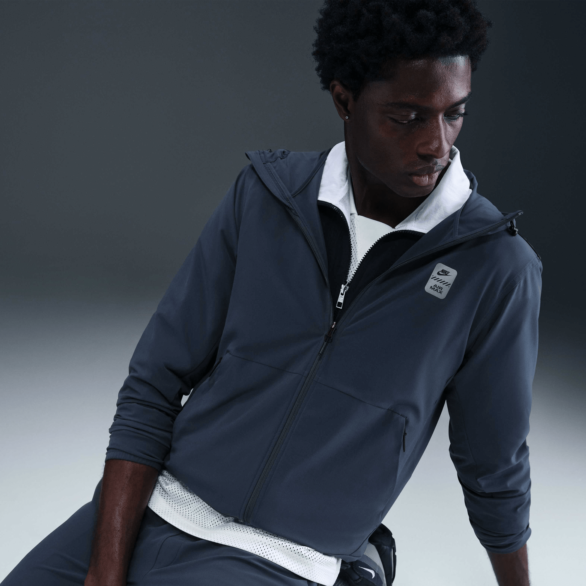 Мъжко яке Nike Air Max Woven Jacket - IF0384-402 детайл отпред