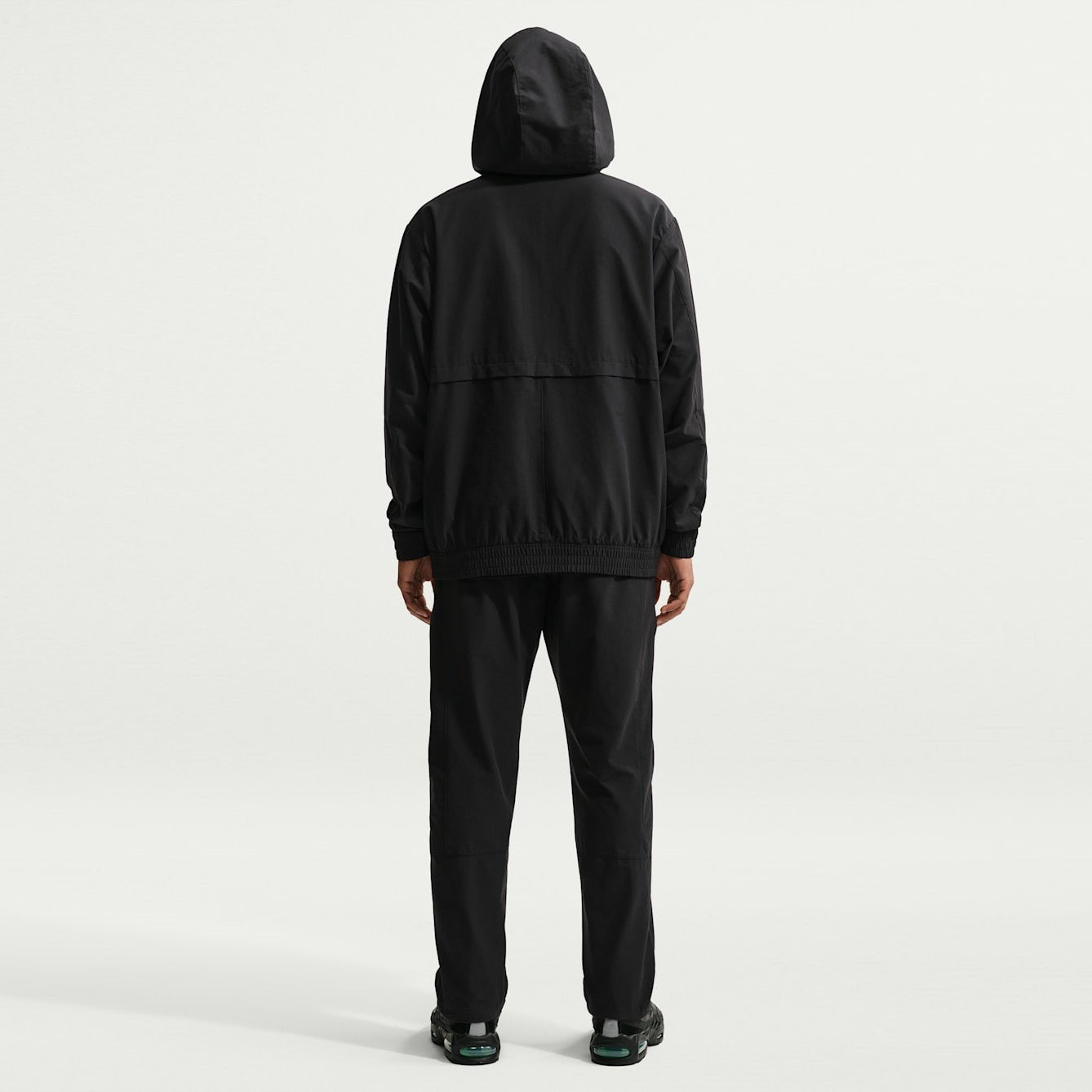 Мъжко яке Nike Sportswear Air Max Woven Jacket IO1058-010 модел отзад