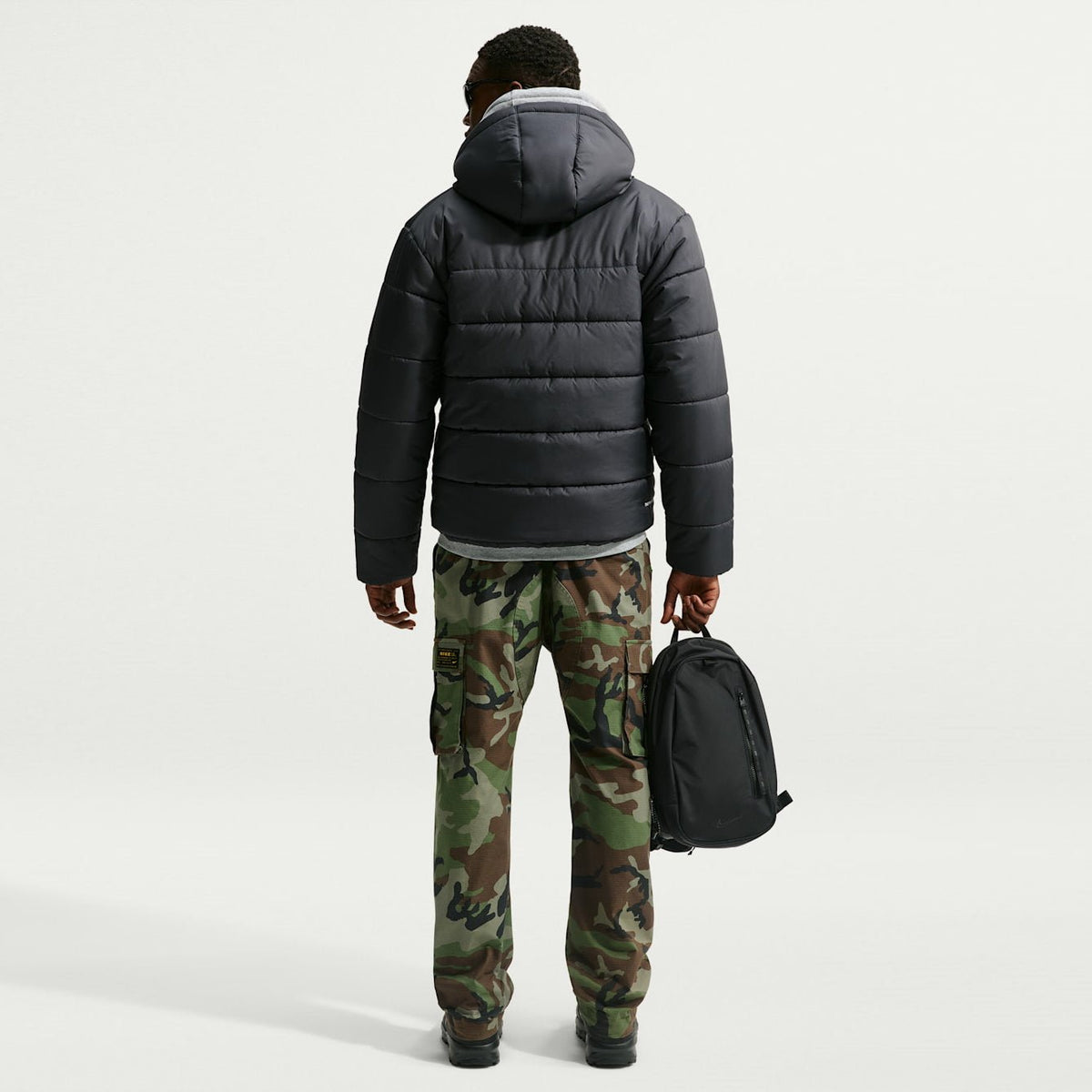 Мъжко яке Nike Sportswear PrimaLoft Therma-FIT Loose Puffer Jacket - IO4895-010 модел отзад