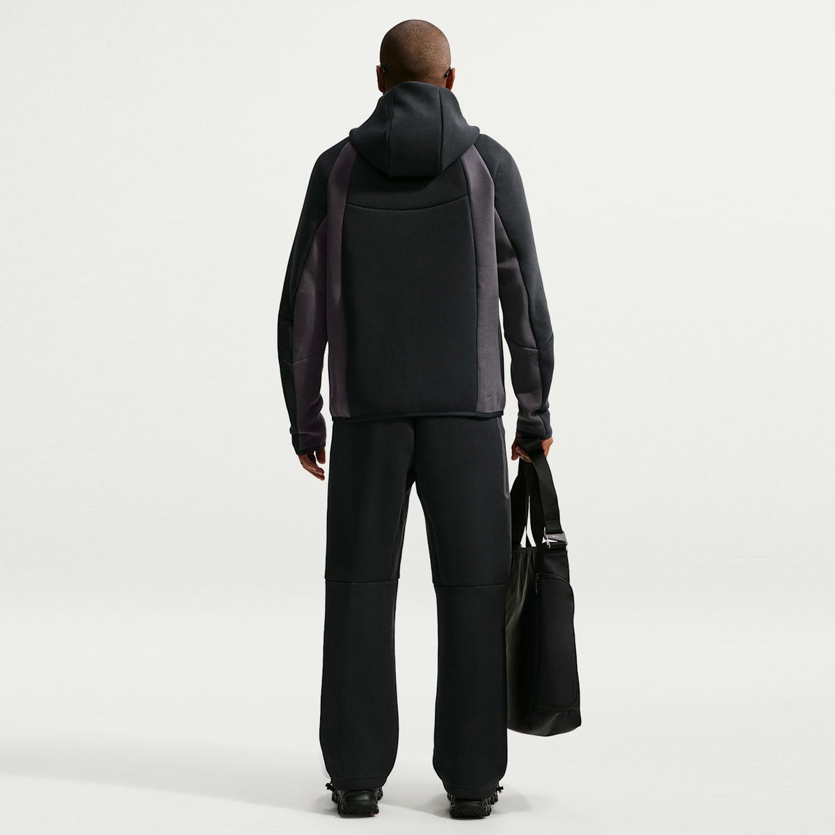 Мъжко яке Nike Tech Colour-Block Full-Zip Fleece Windrunner Jacket -IF1325-010 модел отзад