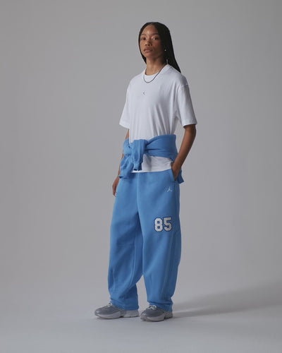 Дамска тениска Jordan Essentials Girlfriend T-Shirt - IM7154-100 модел видео