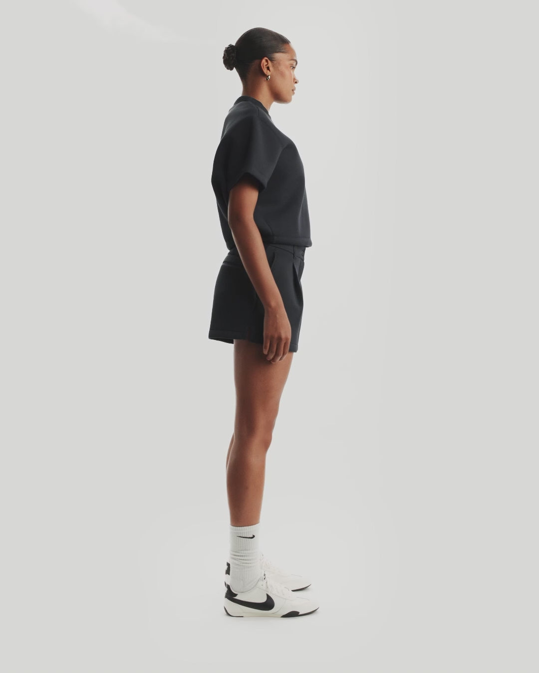 Дамска тениска Nike Pre-Game Fleece Oversized Mod-Cropped Top - IM8179-010 модел видео