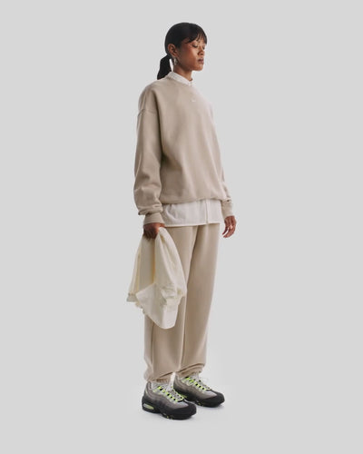 Дамски панталон Nike Studio Fleece Medium Weight High-Rise Oversized Cuffed Trousers - IM8074-236 модел видео