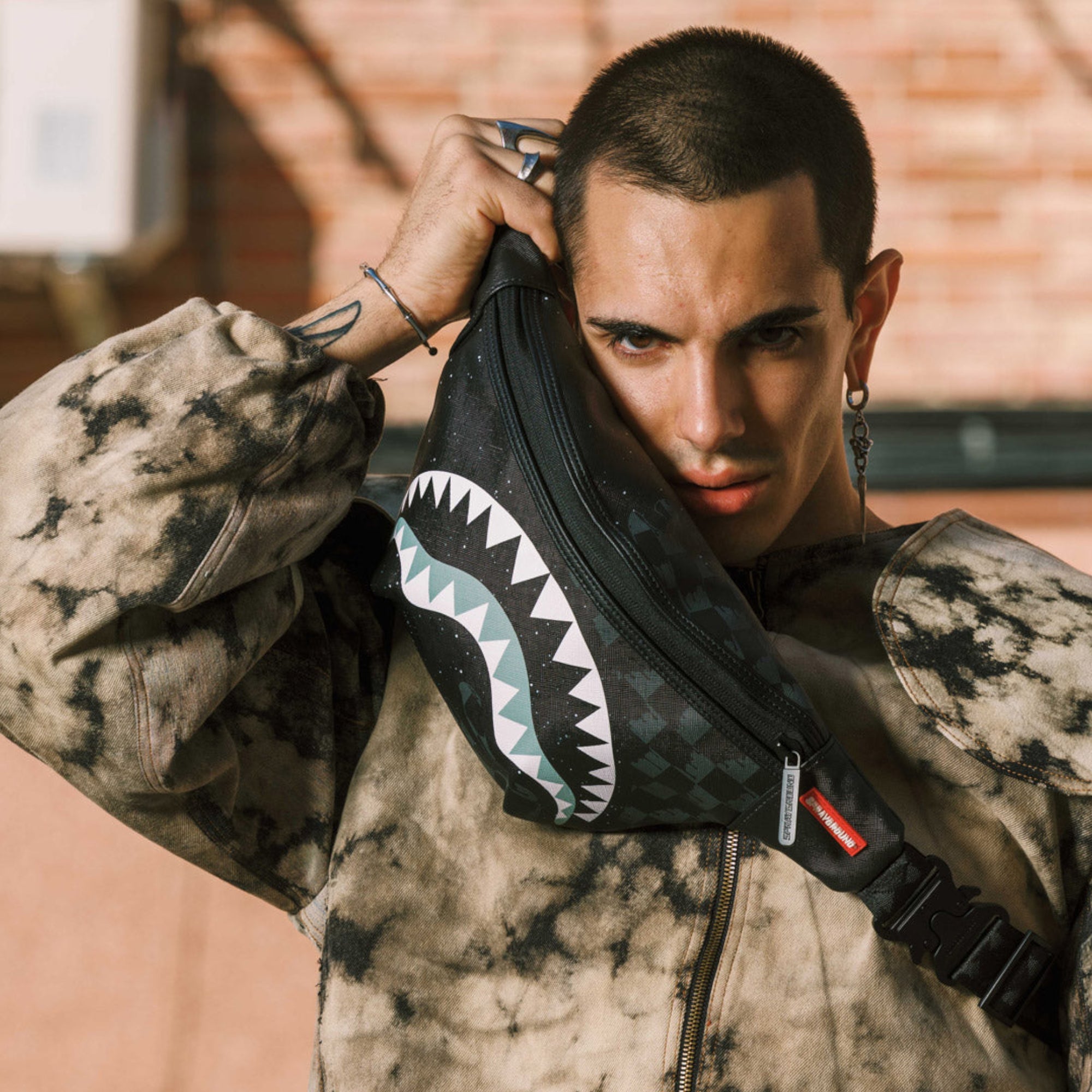 Унисекс чанта Sprayground Deep Space Drip Savvy Crossbody - Airhouse