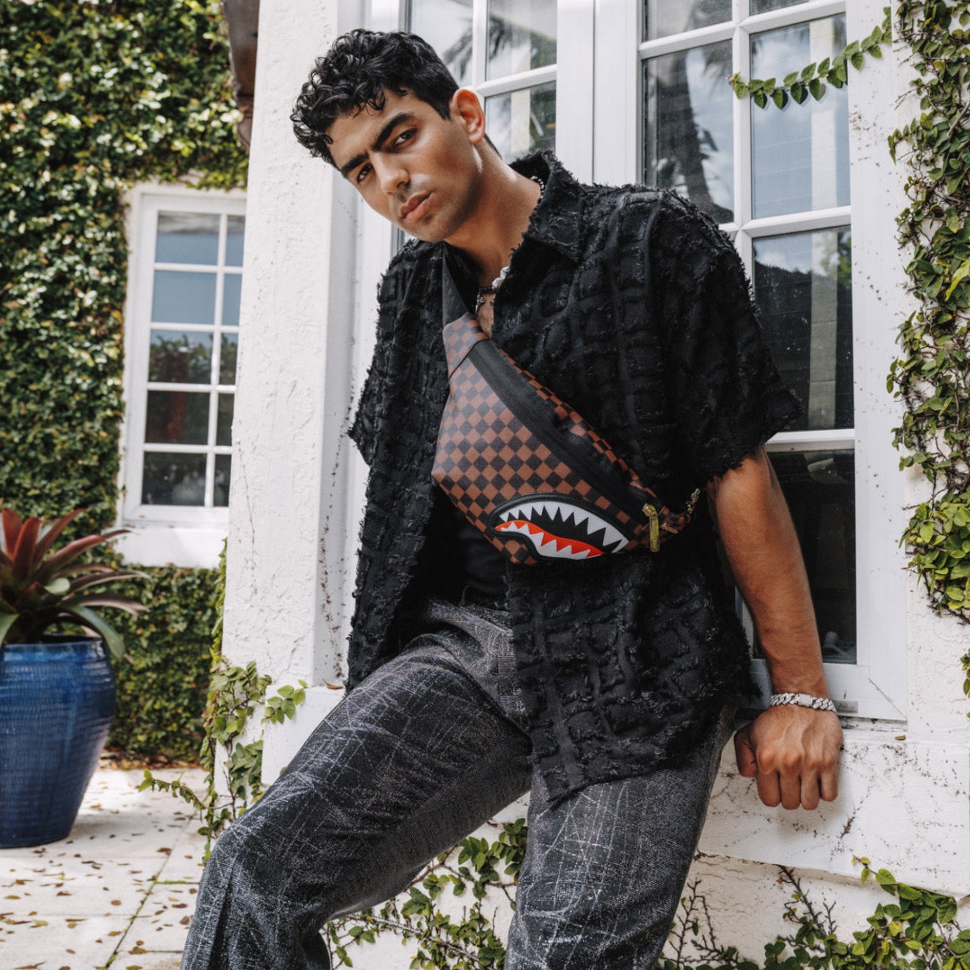 Унисекс чанта Sprayground Sharks In Paris Savvy Crossbody - Airhouse