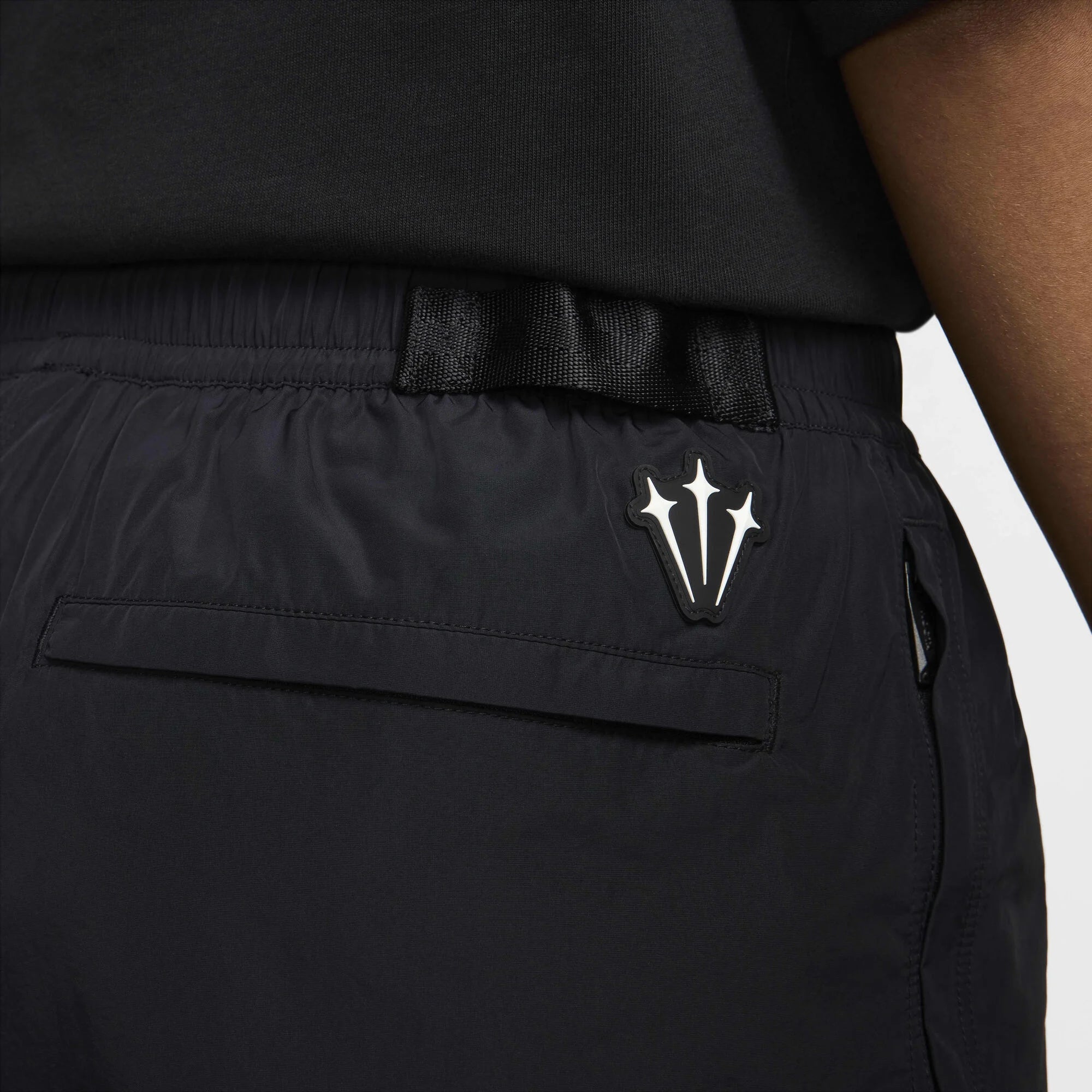 Унисекс къс панталон Nike X Nocta Cardinal Nylon Shorts - FN8194-010 детайл джоб