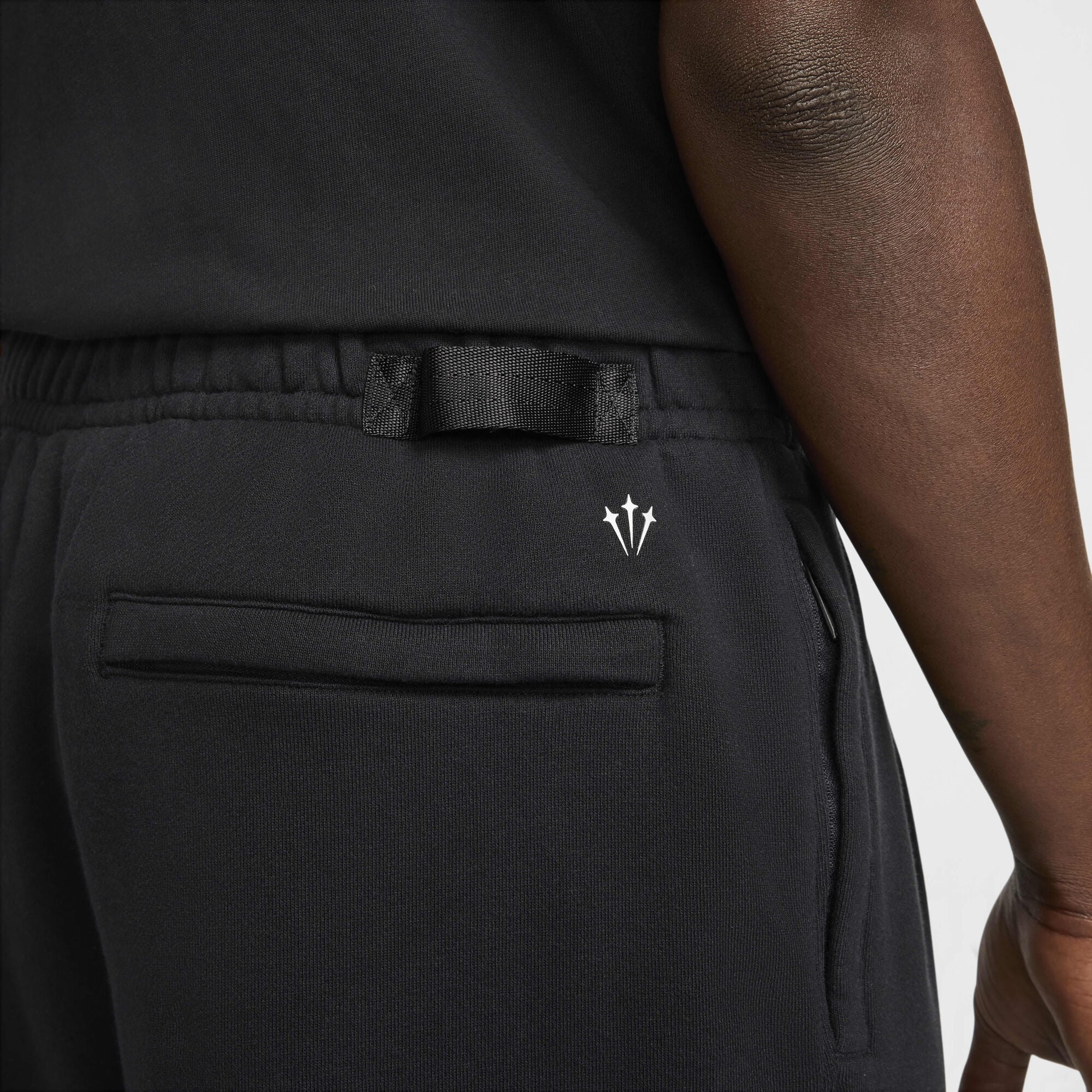 Унисекс къс панталон Nike X Nocta Cardinal Fleece Shorts - FQ0408-010 детайл джоб отзад