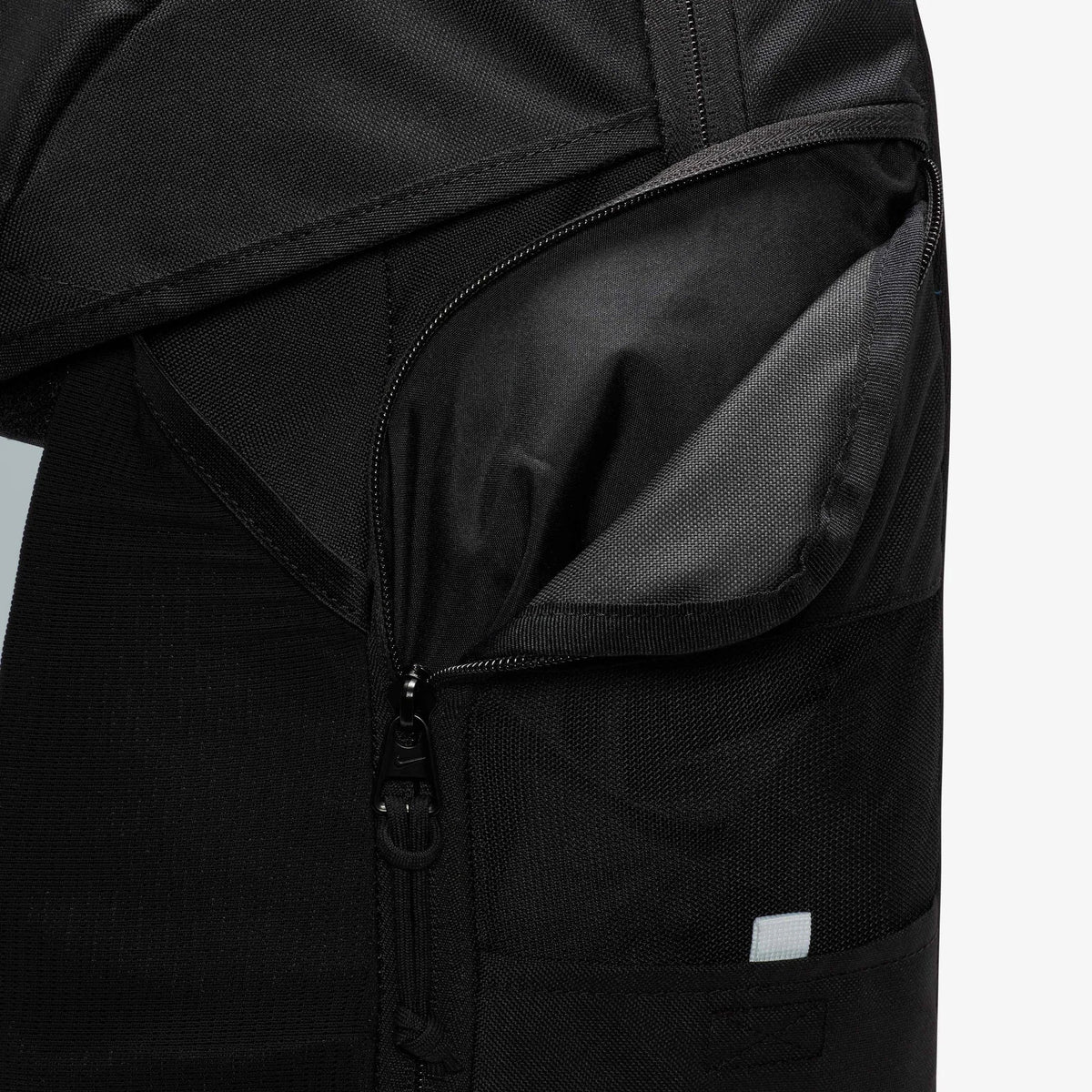 Унисекс раница Nike Academy Team Backpack 30L - DV0761-011 страничен джоб