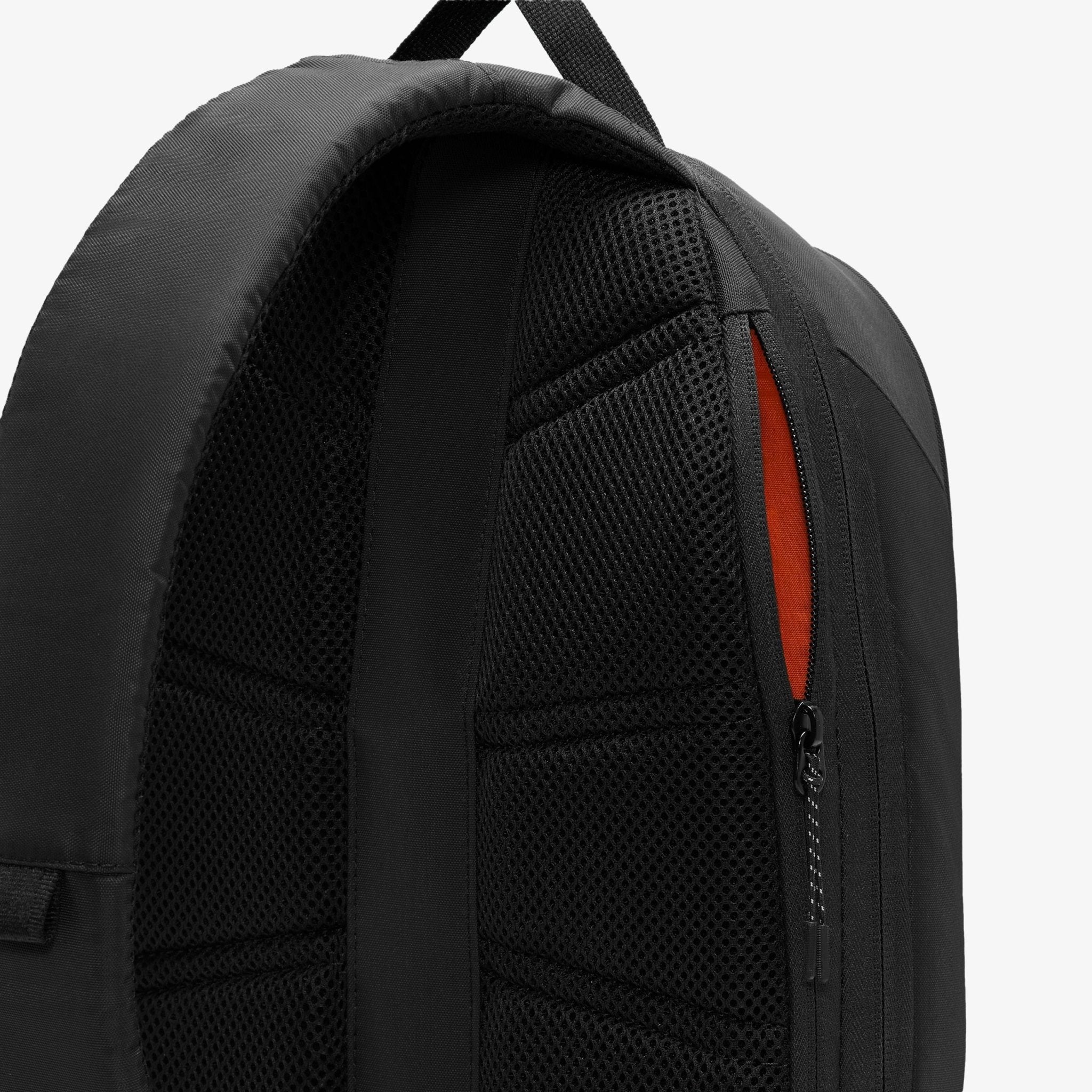Унисекс раница Nike Commute Sling Bag (8L) - FZ6132-011 детайл джоб отстрани