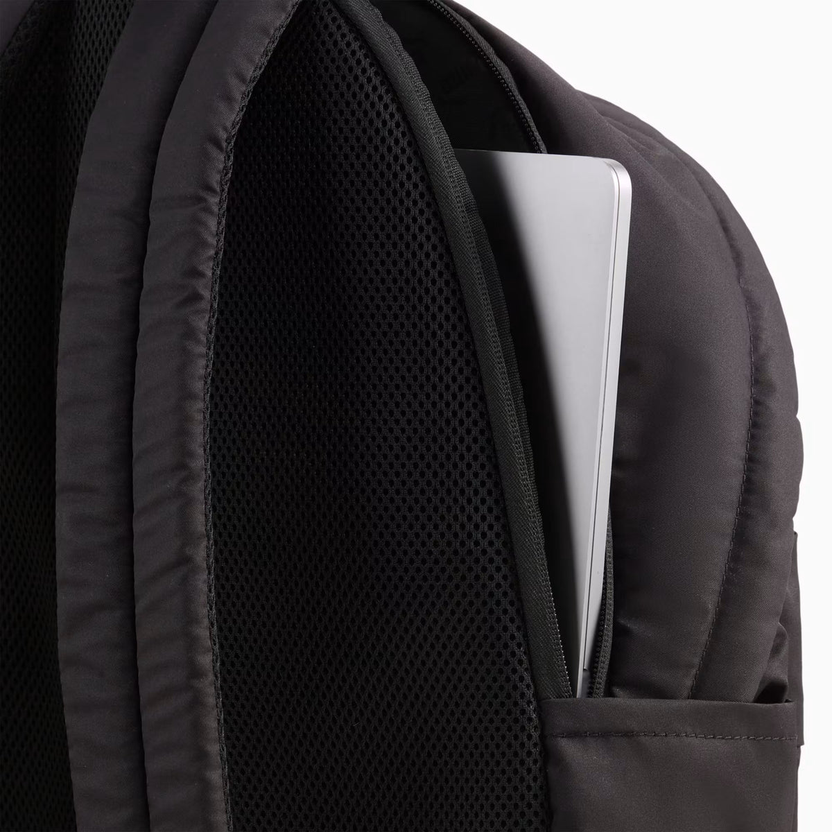 Унисекс раница Puma Essential Backpack 20L - 092306-01 детайл джоб