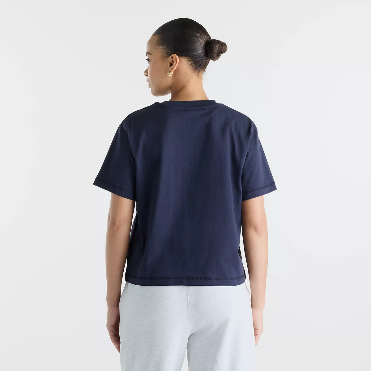 Дамска тениска New Balance Varsity Scholar Relaxed Hip T-Shirt - WT62K2W4DNT отзад